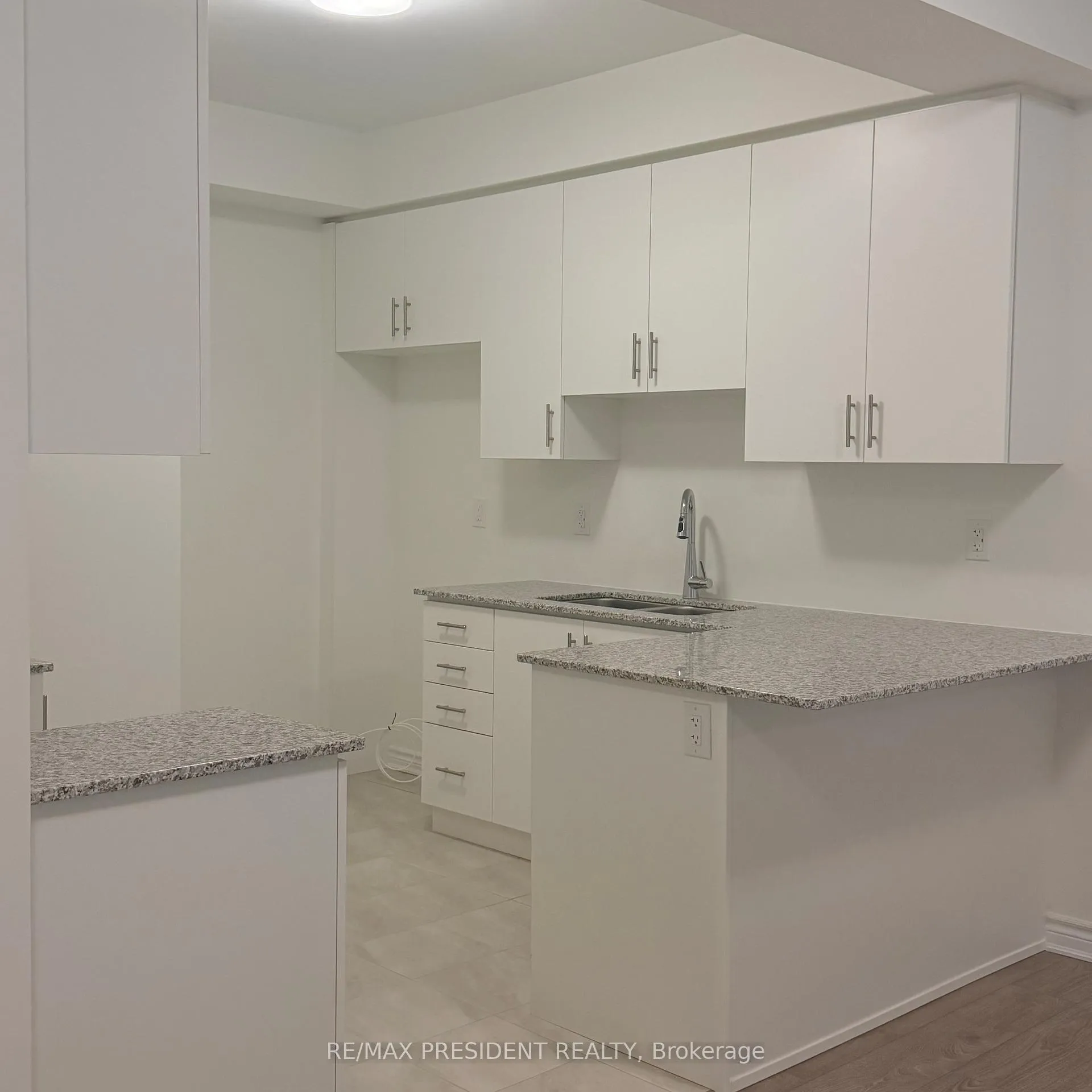 Photo 4 of 47 Thornbird Crescent, Brampton, Northwest Brampton — HOMEH