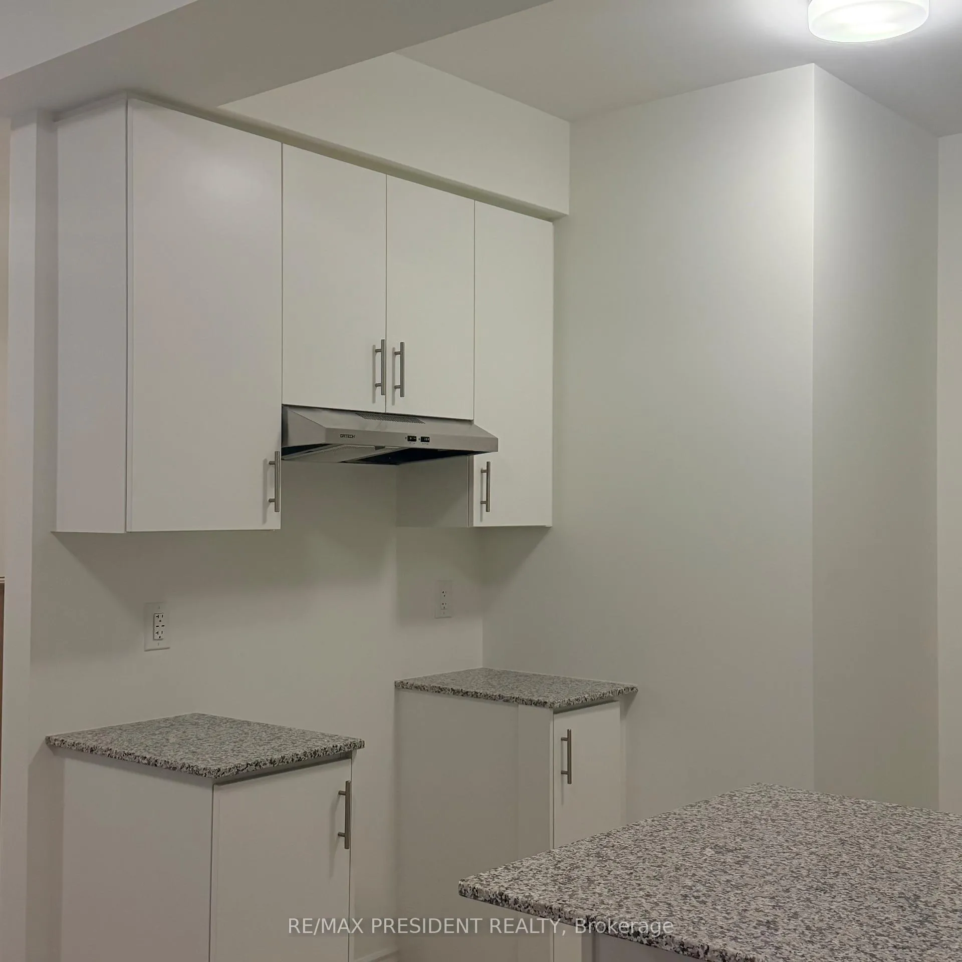 Photo 5 of 47 Thornbird Crescent, Brampton, Northwest Brampton — HOMEH