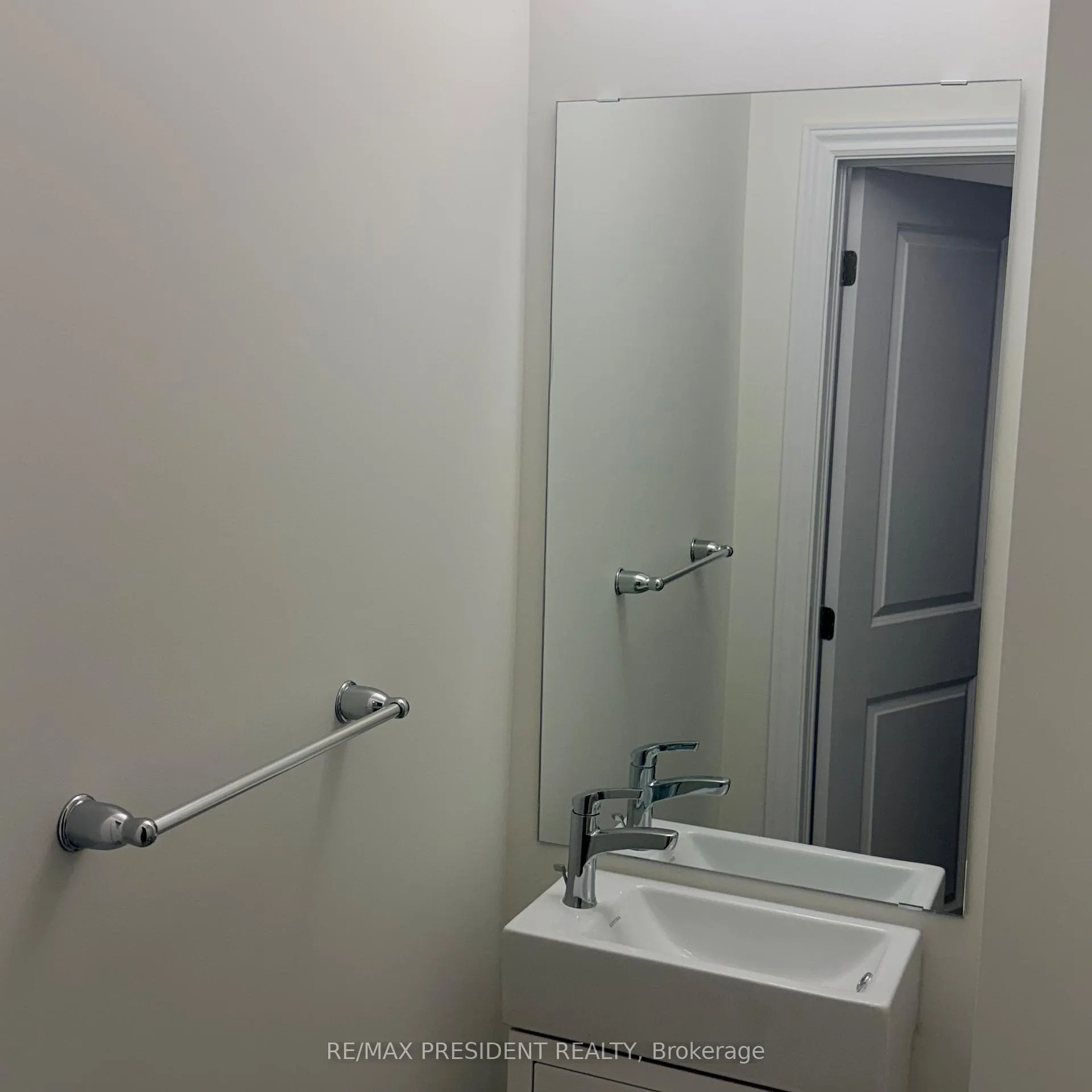 Photo 9 of 47 Thornbird Crescent, Brampton, Northwest Brampton — HOMEH