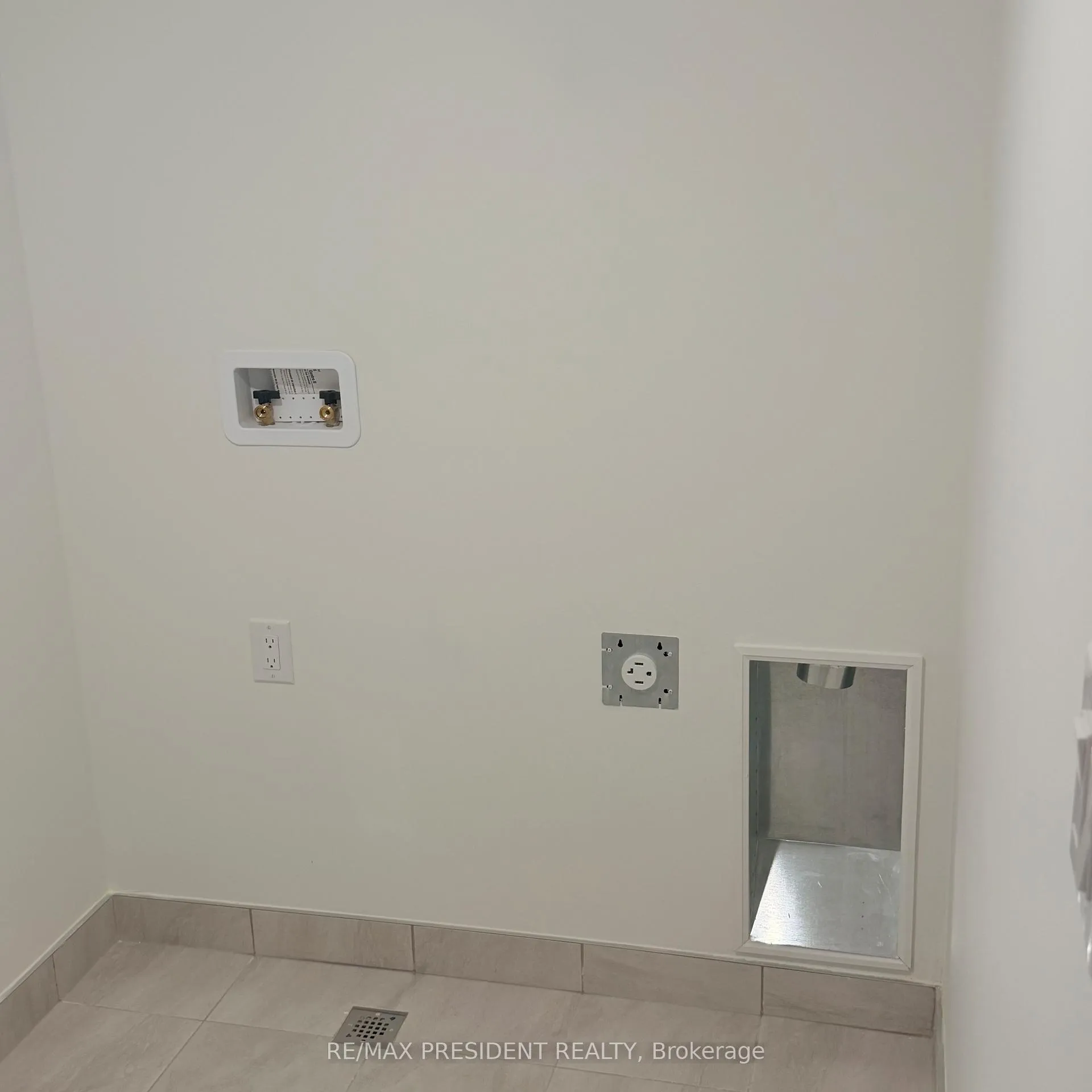 Photo 20 of 47 Thornbird Crescent, Brampton, Northwest Brampton — HOMEH