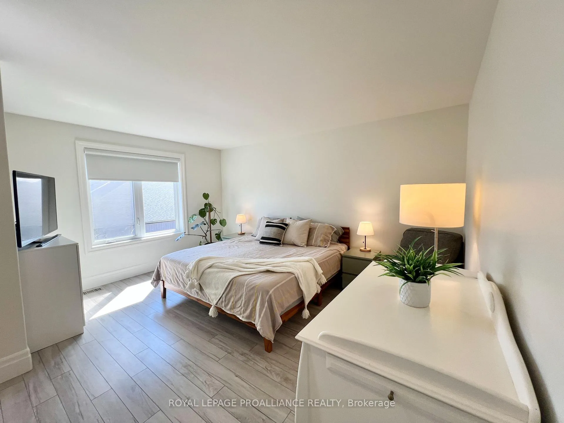 Photo 17 of 26 Curtis Street, Prince Edward County, Picton Ward — HOMEH