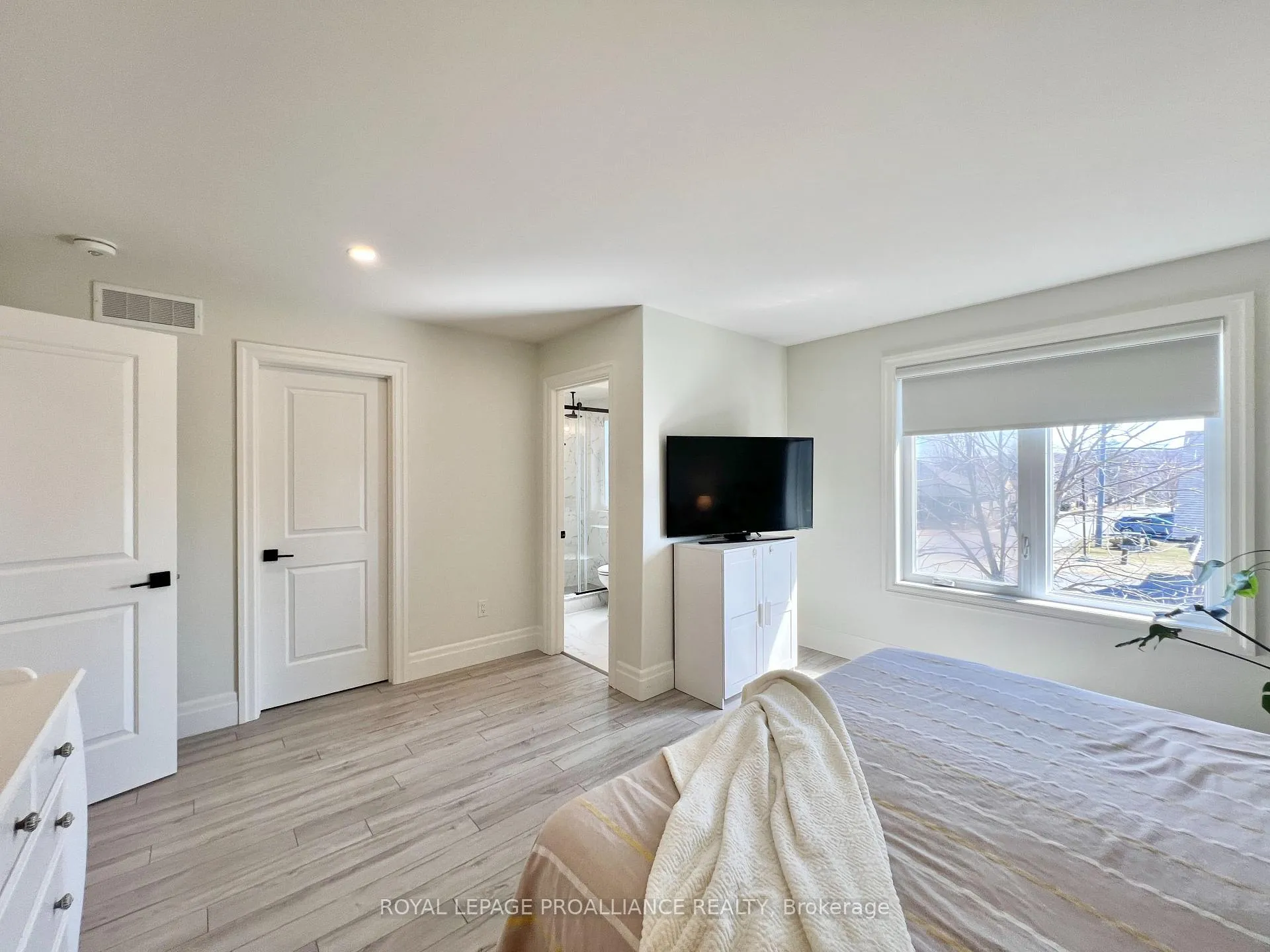 Photo 21 of 26 Curtis Street, Prince Edward County, Picton Ward — HOMEH