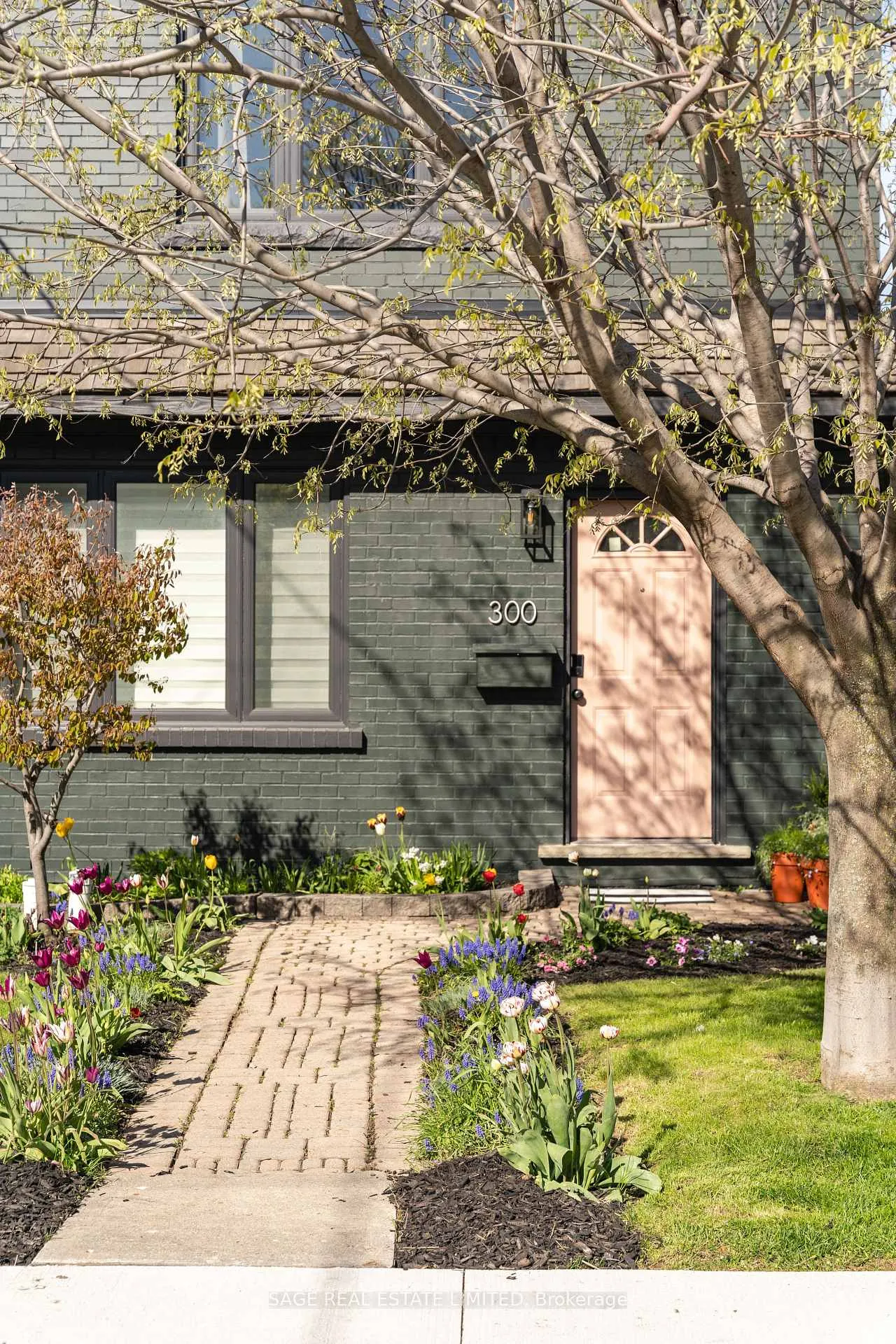 Photo 2 of 300 Westlake Avenue, Toronto, Woodbine-Lumsden — HOMEH