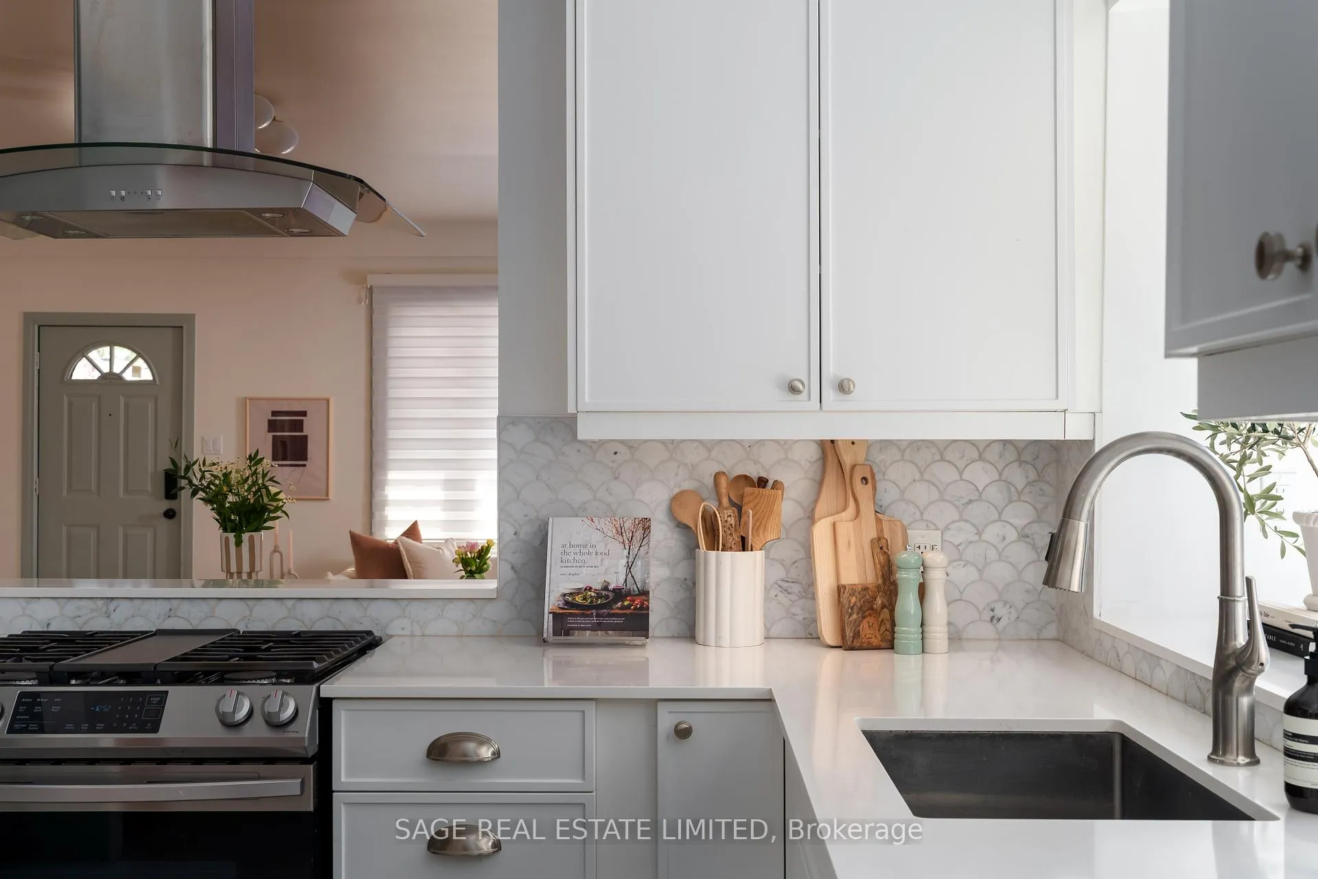 Photo 10 of 300 Westlake Avenue, Toronto, Woodbine-Lumsden — HOMEH