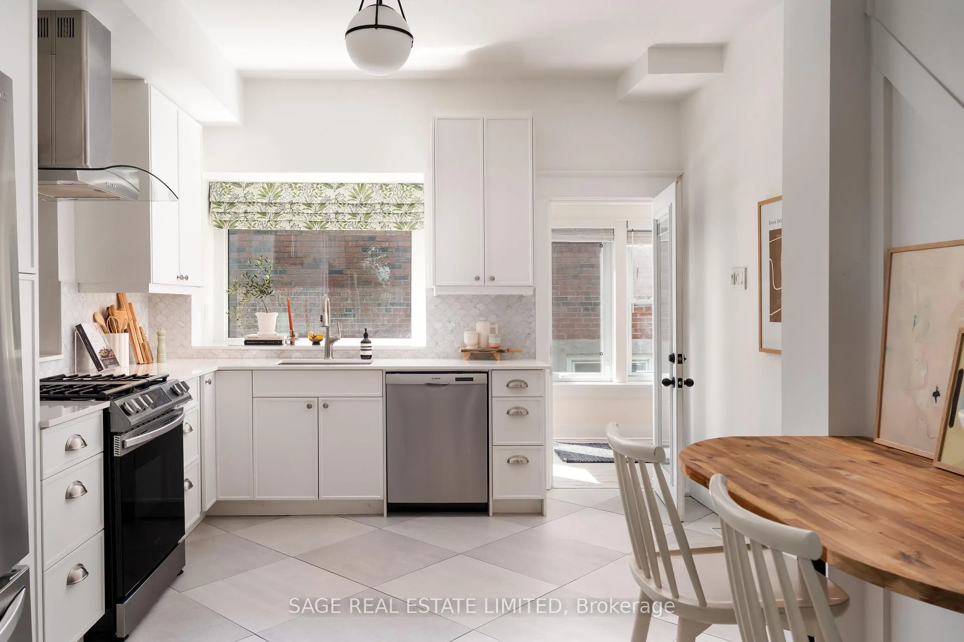 Photo 11 of 300 Westlake Avenue, Toronto, Woodbine-Lumsden — HOMEH