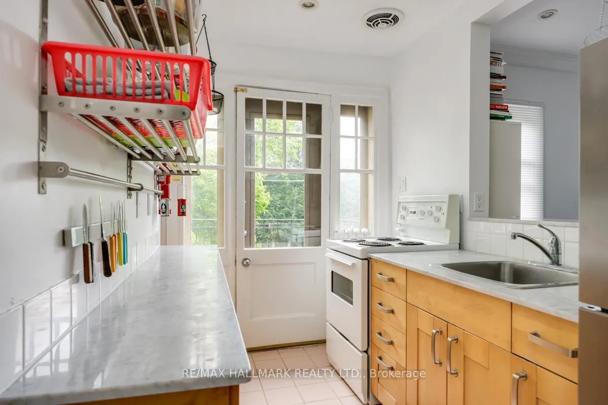 Photo 7 of Unit 2A, 483 Parkside Drive, Toronto, High Park-Swansea — HOMEH