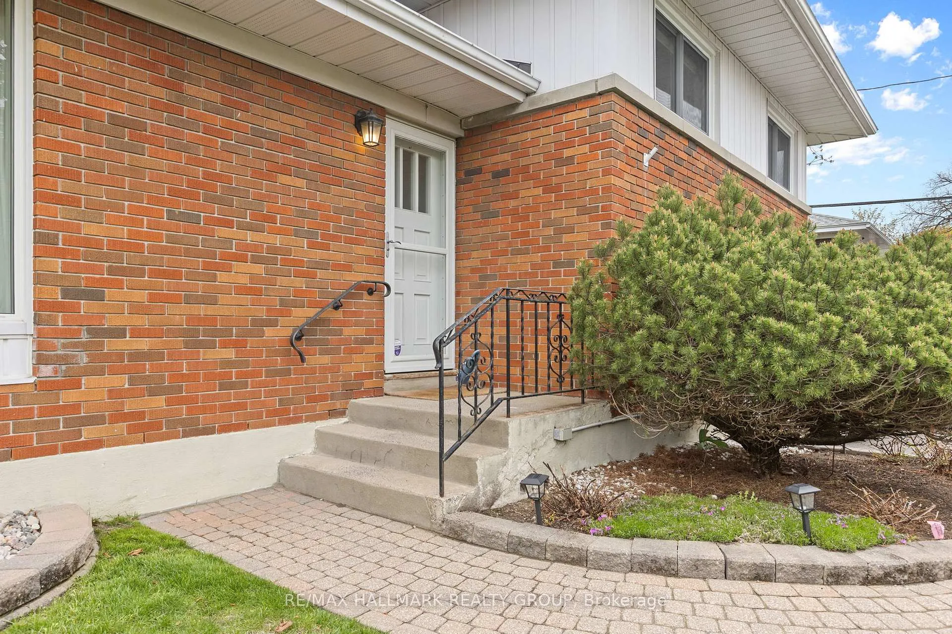 Photo 3 of 1981 Navaho Drive, Ottawa, Bel Air Heights — HOMEH