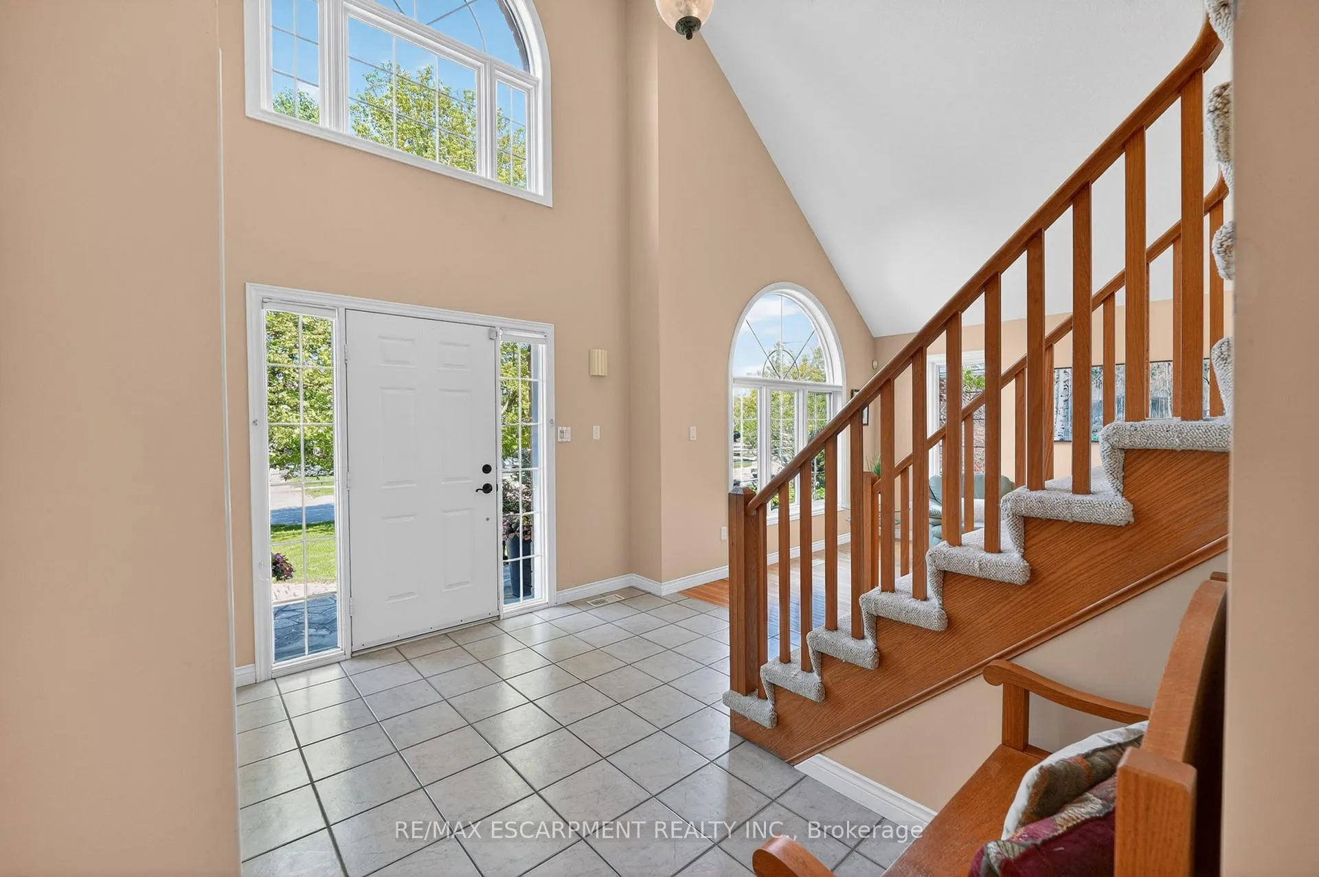 Photo 3 of 144 Dorchester Drive, Grimsby, Grimsby East — HOMEH