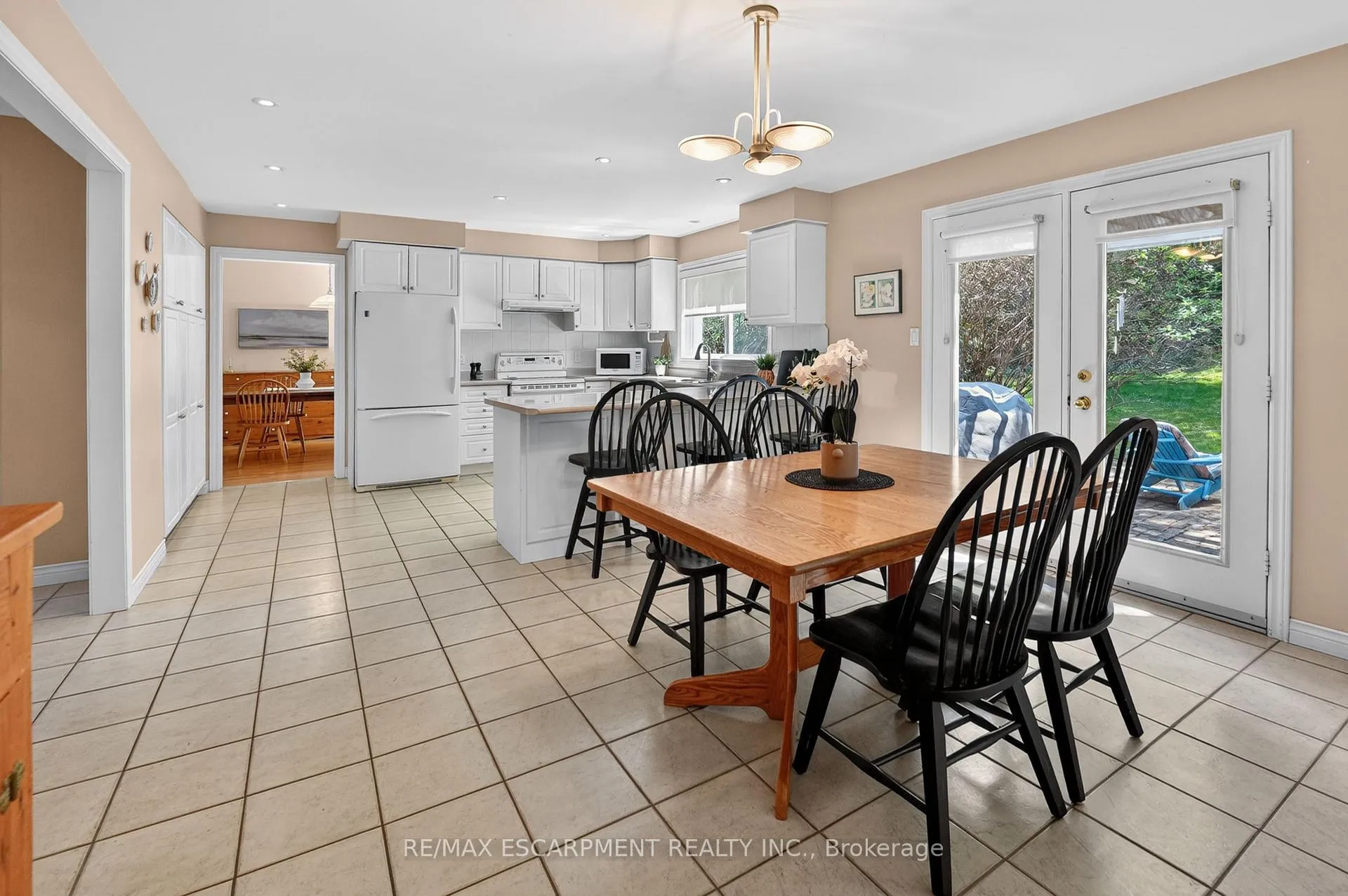 Photo 9 of 144 Dorchester Drive, Grimsby, Grimsby East — HOMEH