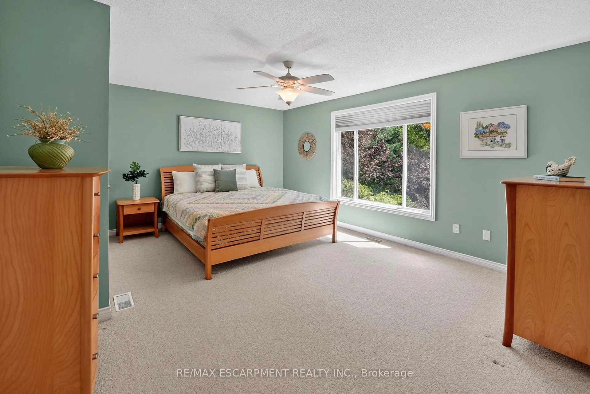 Photo 15 of 144 Dorchester Drive, Grimsby, Grimsby East — HOMEH