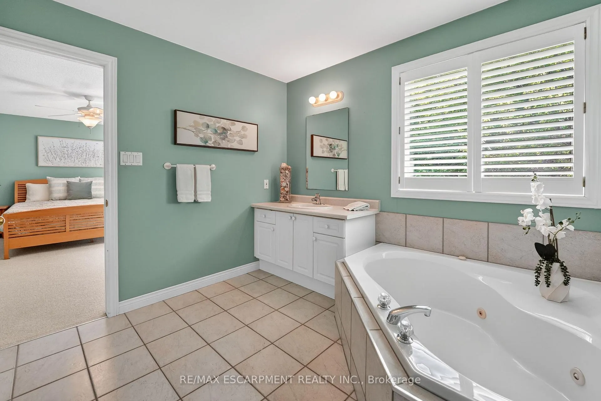 Photo 18 of 144 Dorchester Drive, Grimsby, Grimsby East — HOMEH