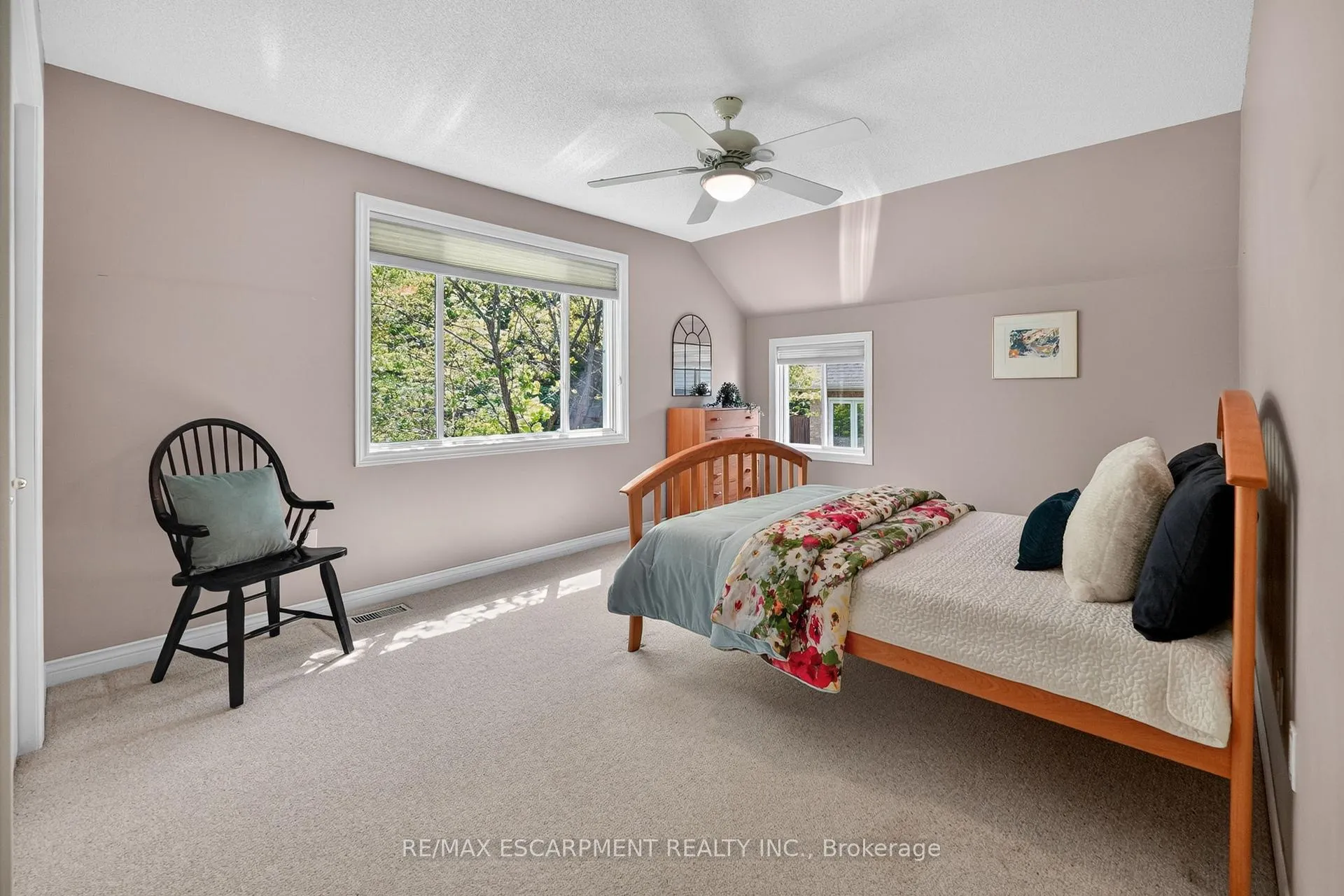 Photo 20 of 144 Dorchester Drive, Grimsby, Grimsby East — HOMEH