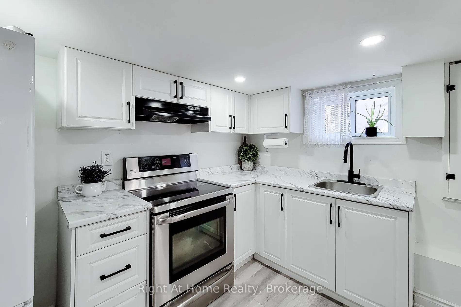 Photo 40 of 321 Dewitt Road N, Hamilton, Stoney Creek Industrial — HOMEH
