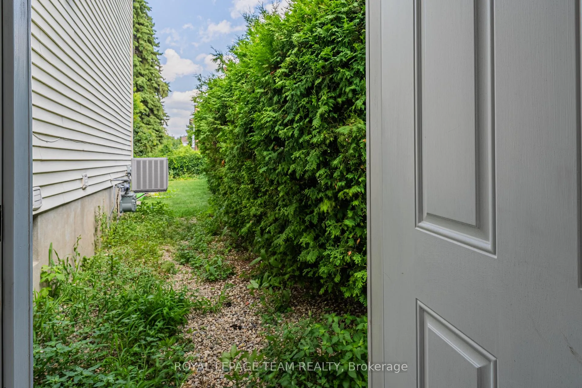 Photo 5 of 1461 Tours Place, Ottawa, Chateauneuf — HOMEH