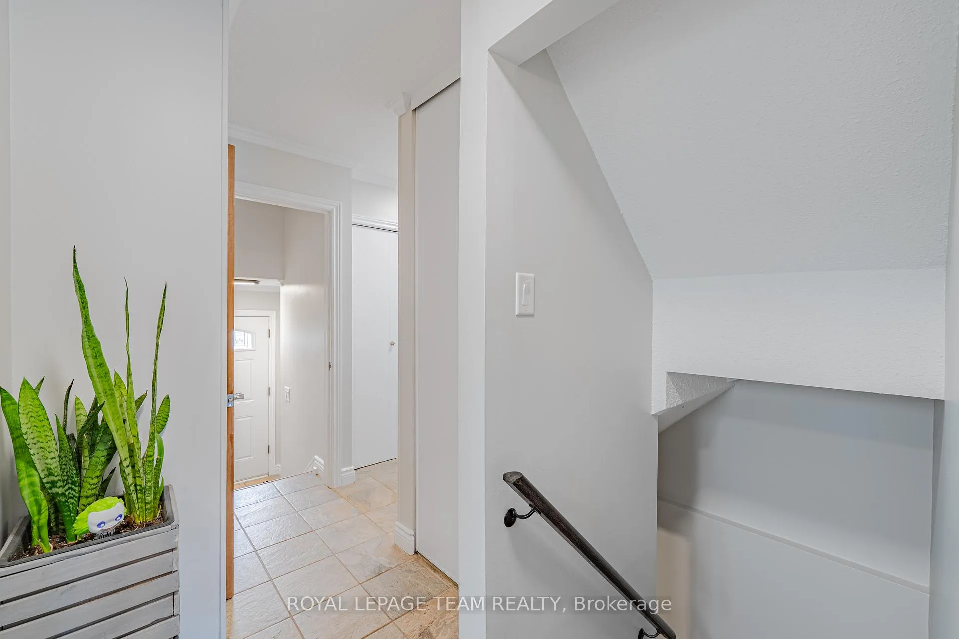 Photo 12 of 1461 Tours Place, Ottawa, Chateauneuf — HOMEH