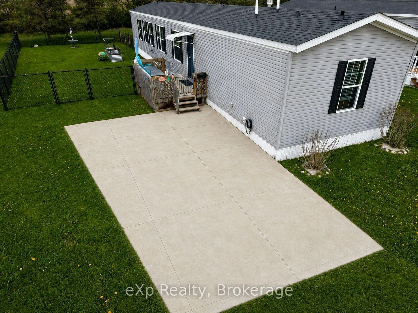 Photo 2 of 35 Dove Road, Brockton — HOMEH