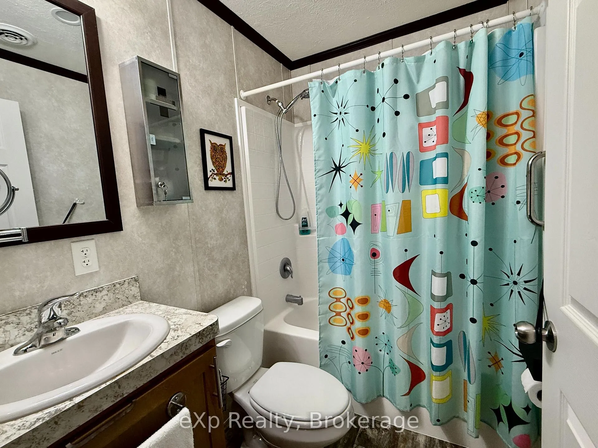 Photo 16 of 35 Dove Road, Brockton — HOMEH