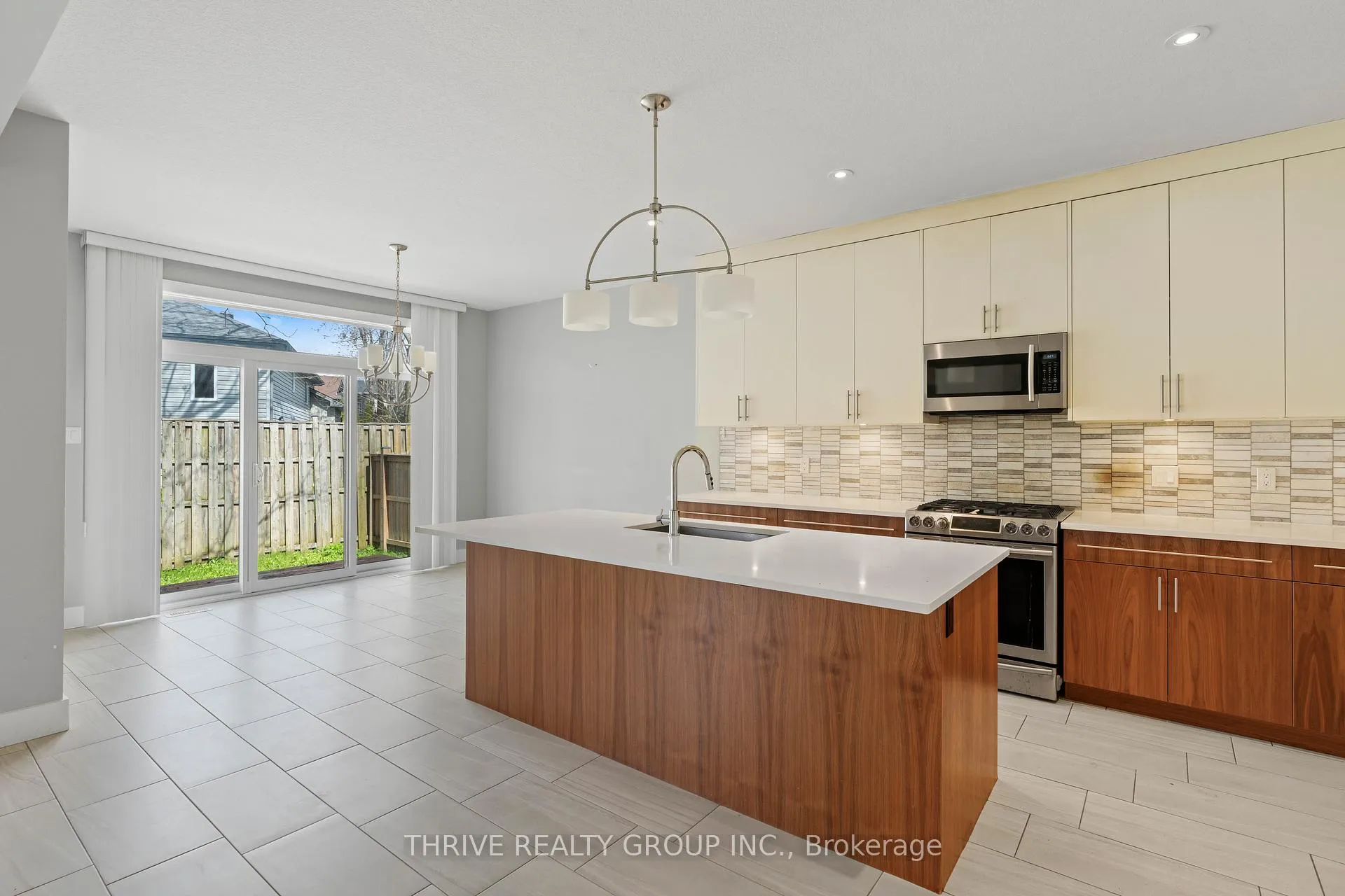 Photo 13 of 483 Sophia Crescent, London, North I — HOMEH