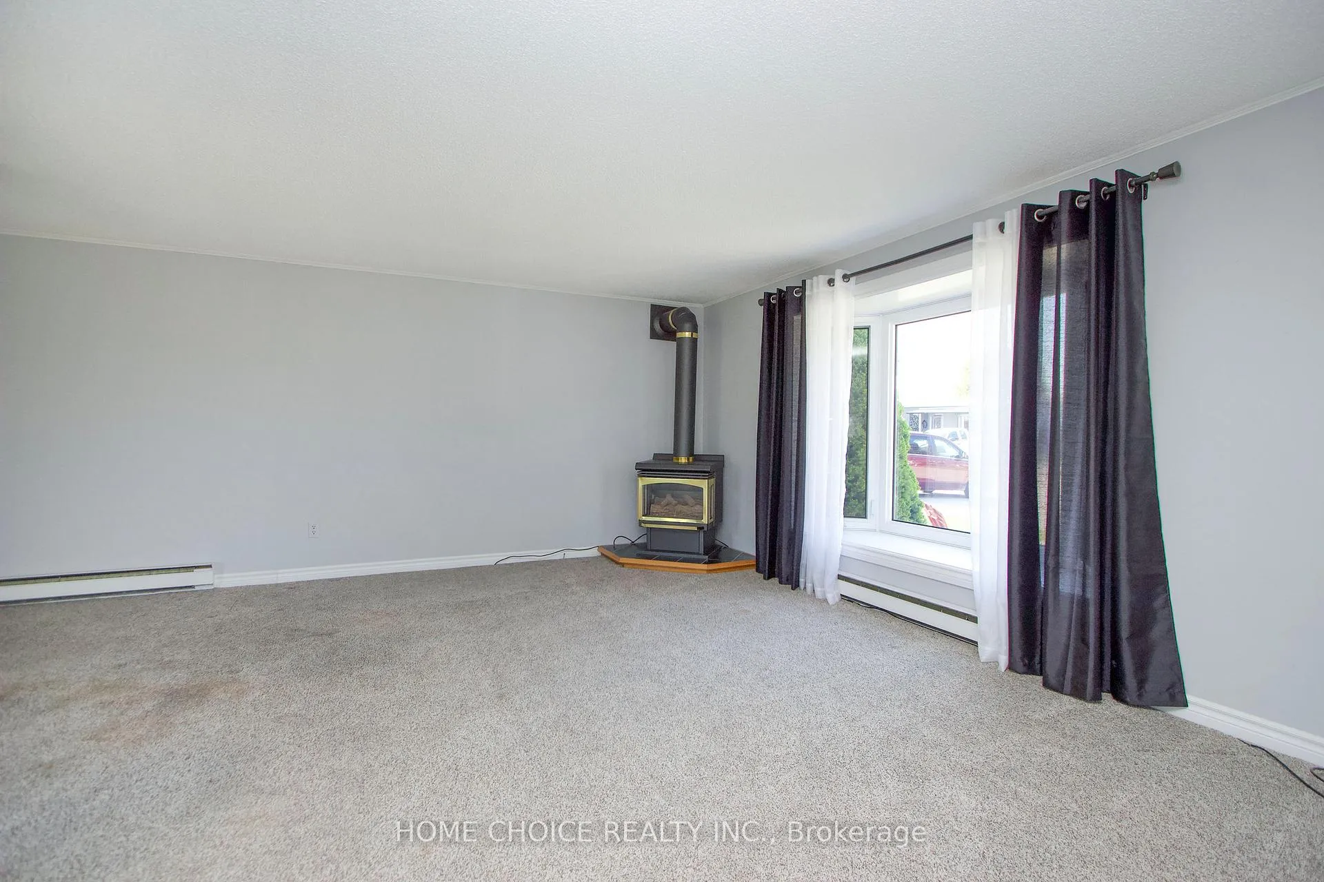 Photo 6 of 46 Fairway Drive, Clarington, Newcastle — HOMEH