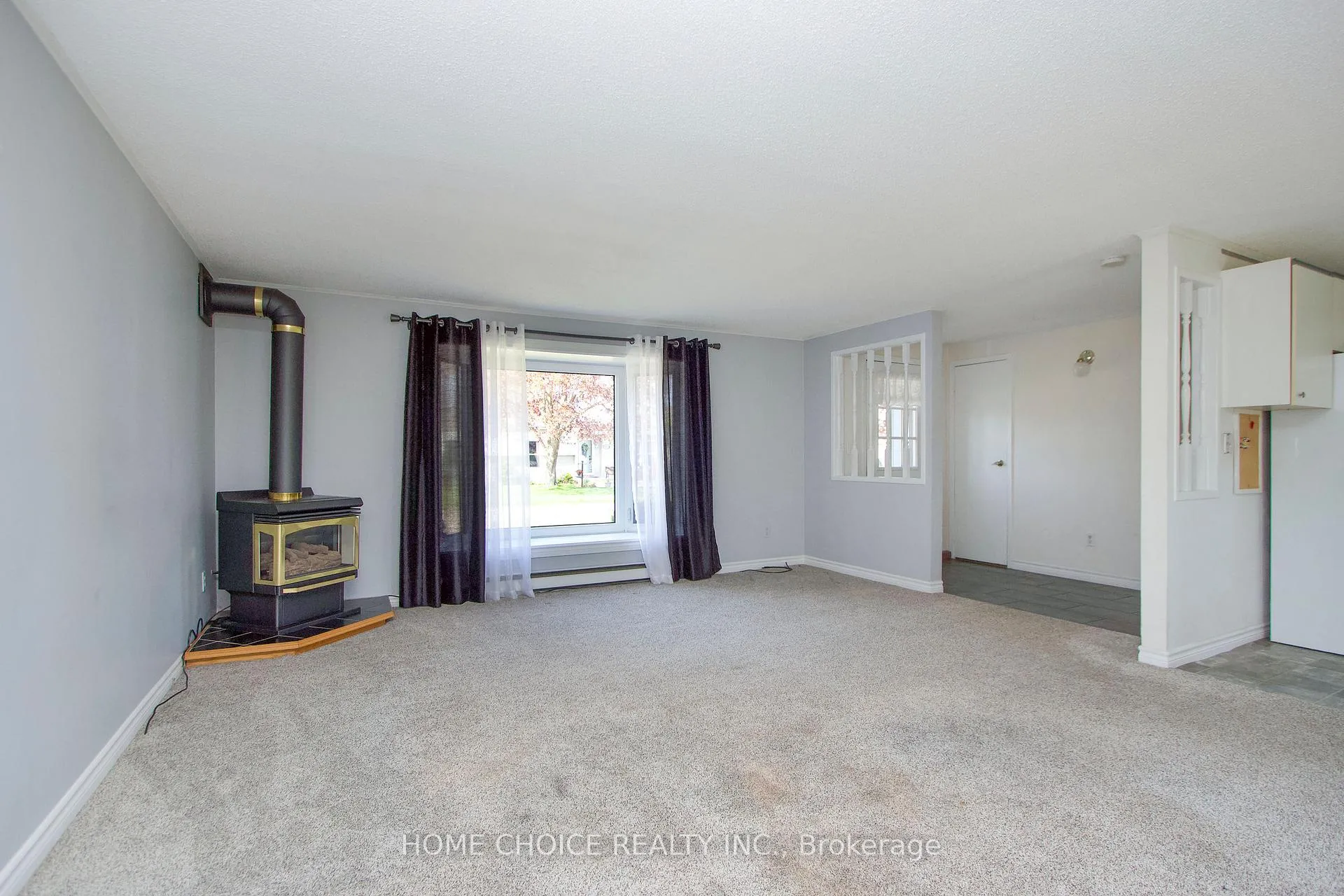 Photo 7 of 46 Fairway Drive, Clarington, Newcastle — HOMEH