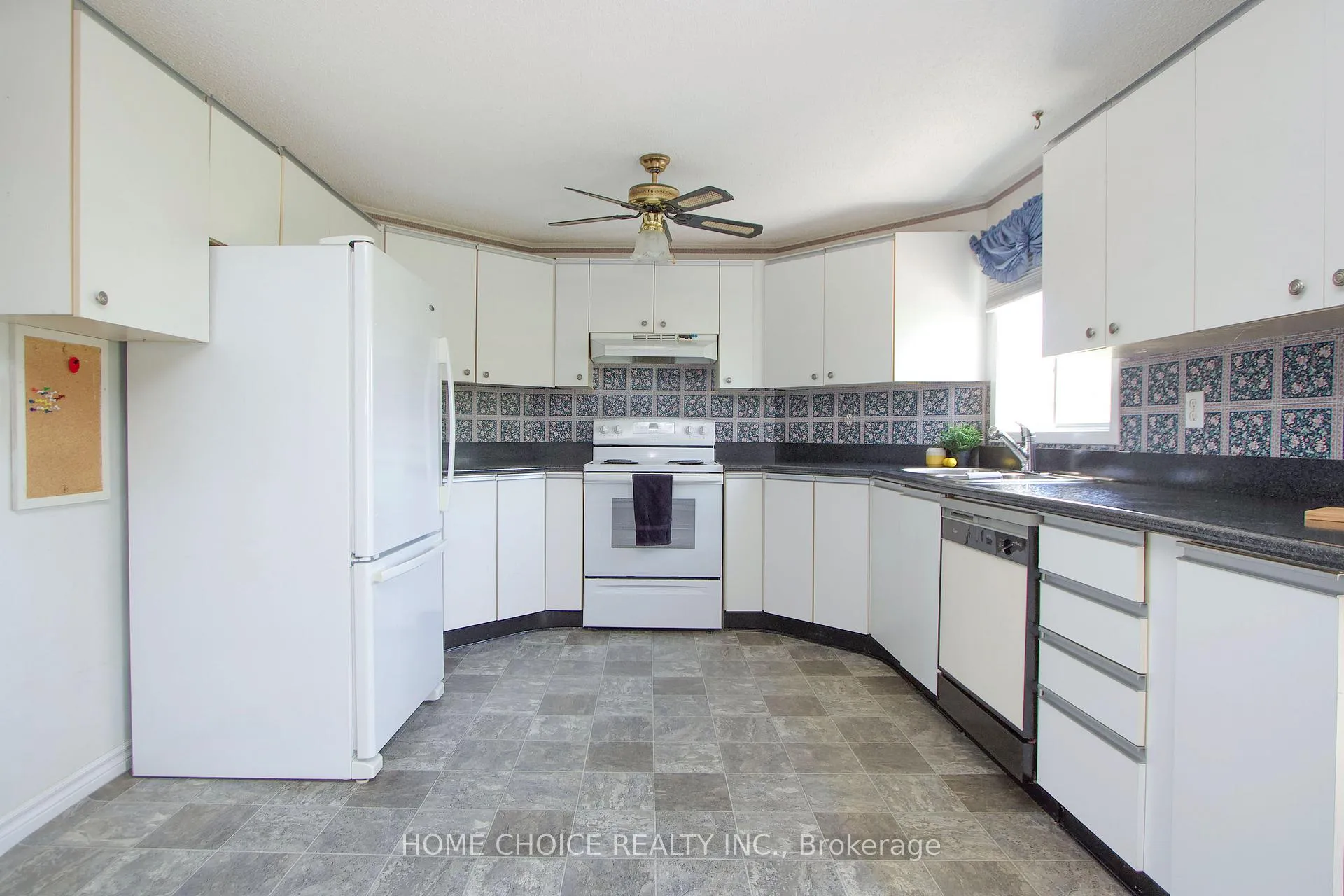 Photo 10 of 46 Fairway Drive, Clarington, Newcastle — HOMEH