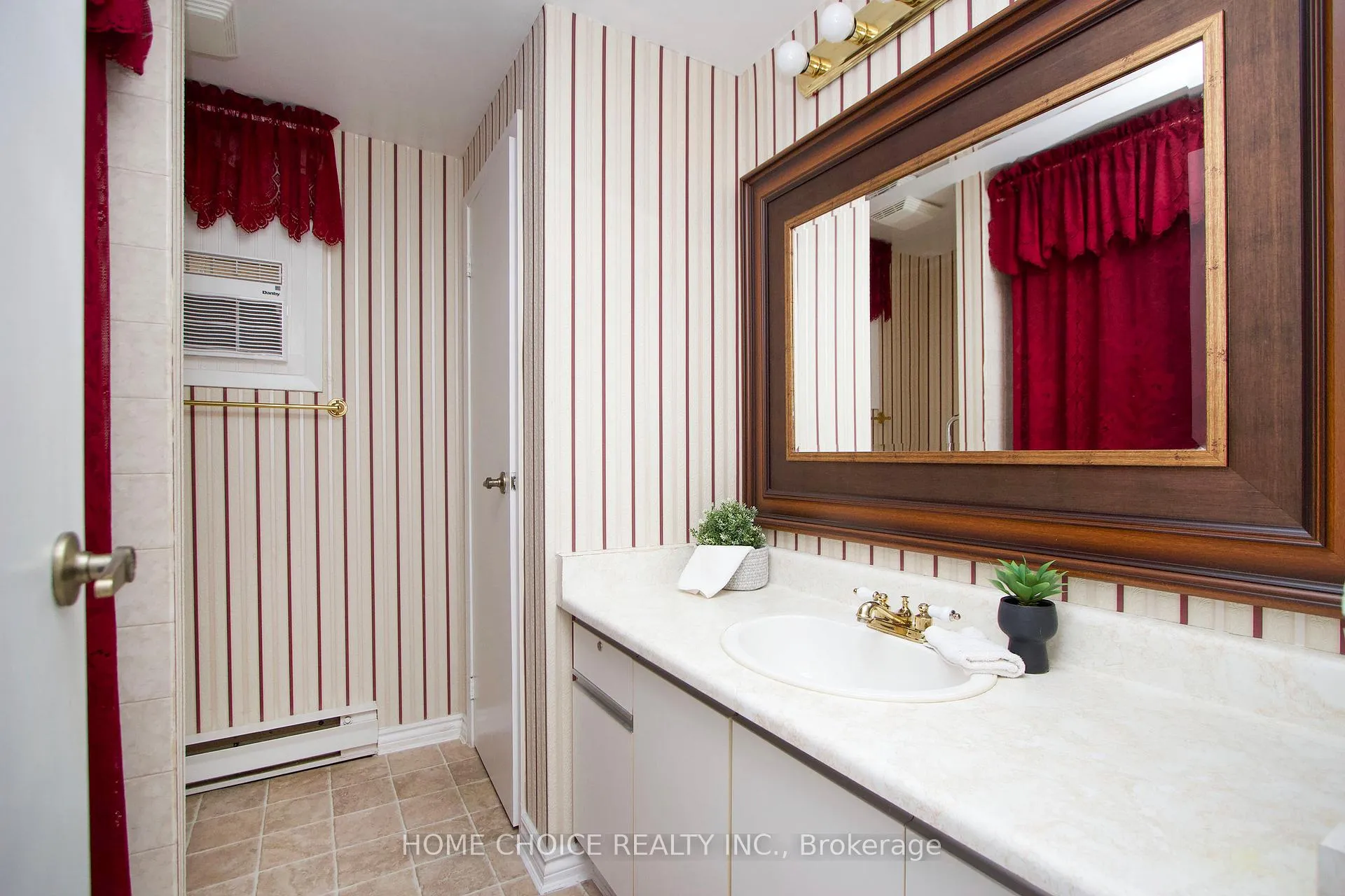 Photo 17 of 46 Fairway Drive, Clarington, Newcastle — HOMEH