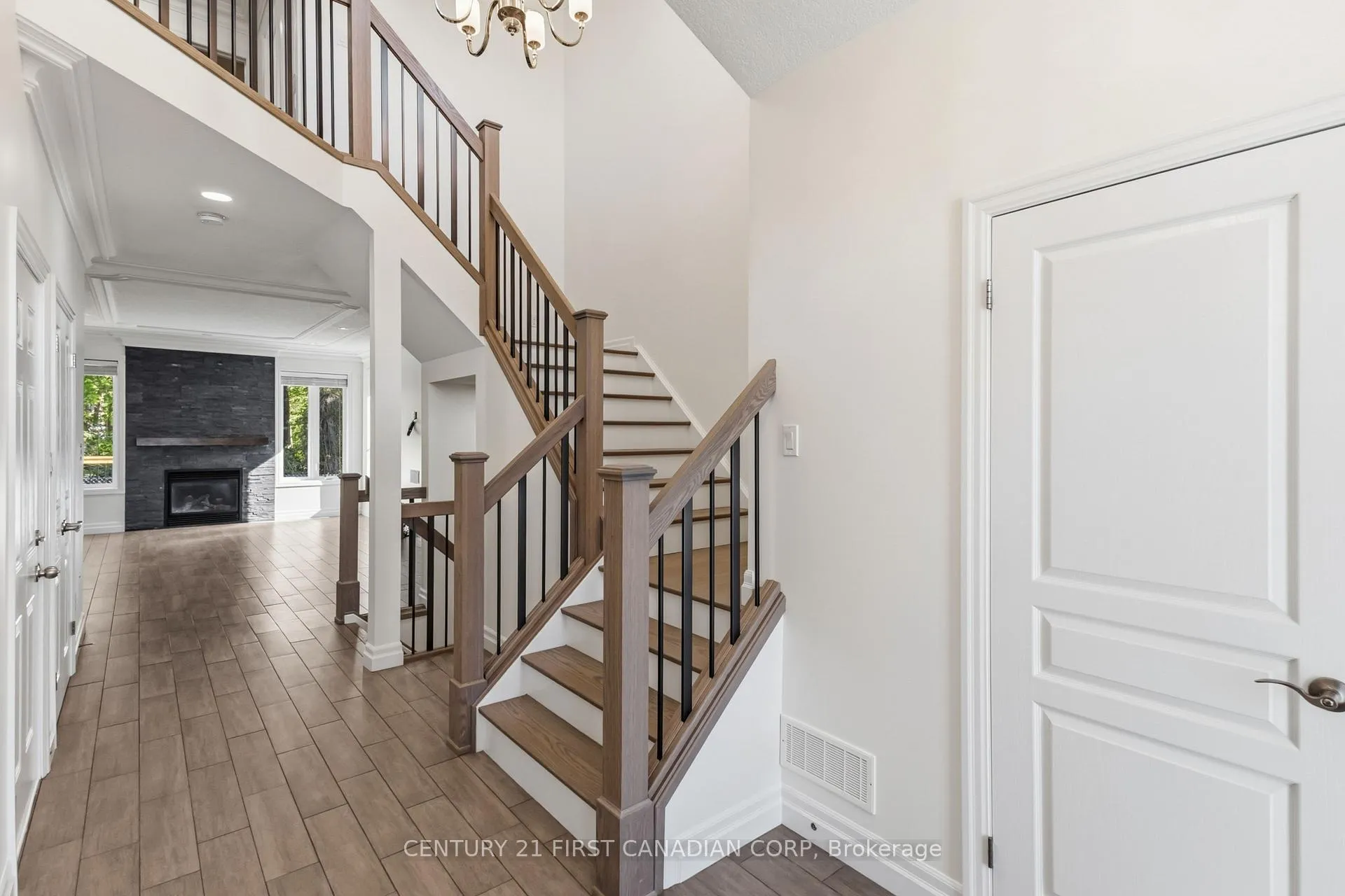 Photo 4 of 307 Portrush Place, London, North D — HOMEH