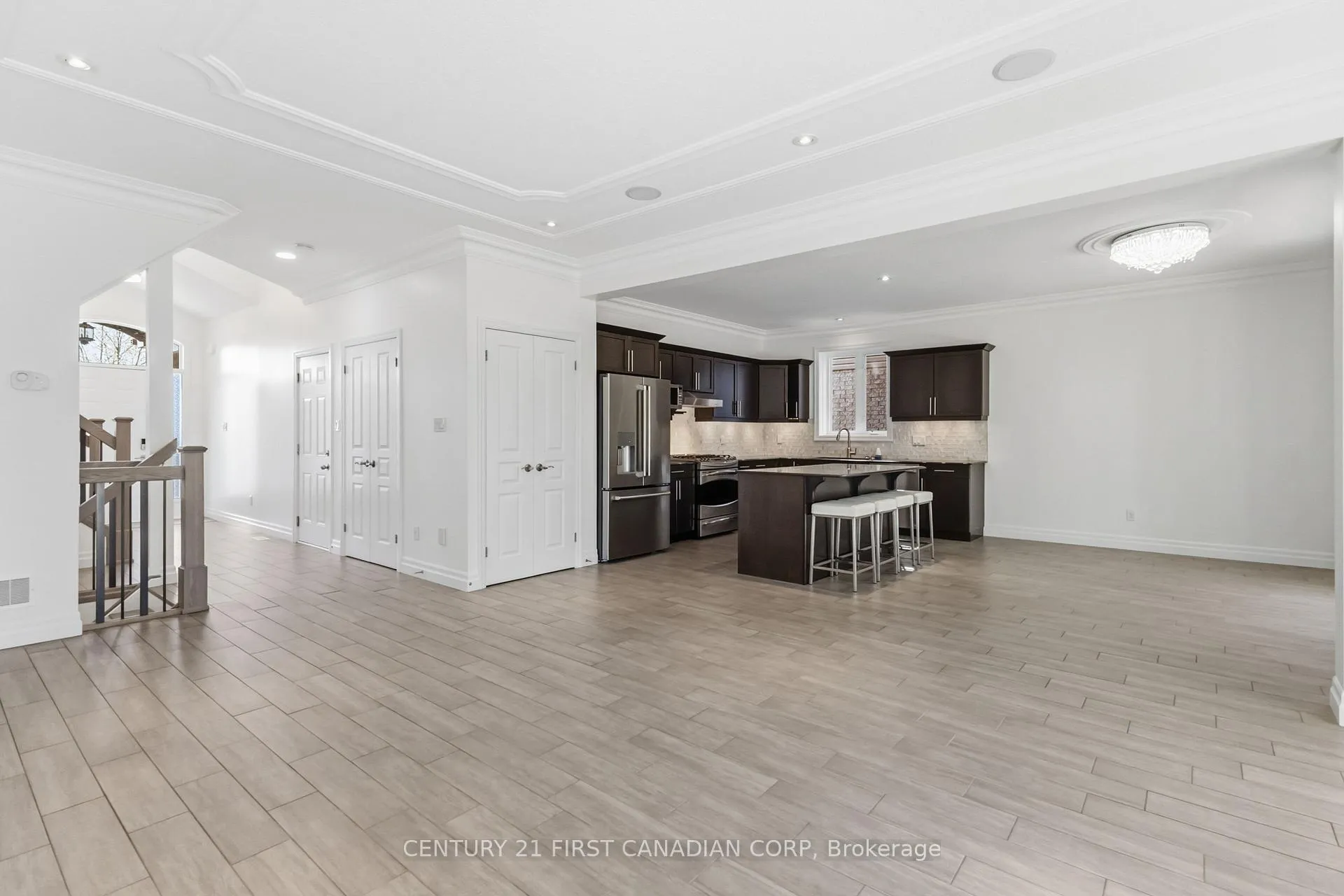 Photo 8 of 307 Portrush Place, London, North D — HOMEH