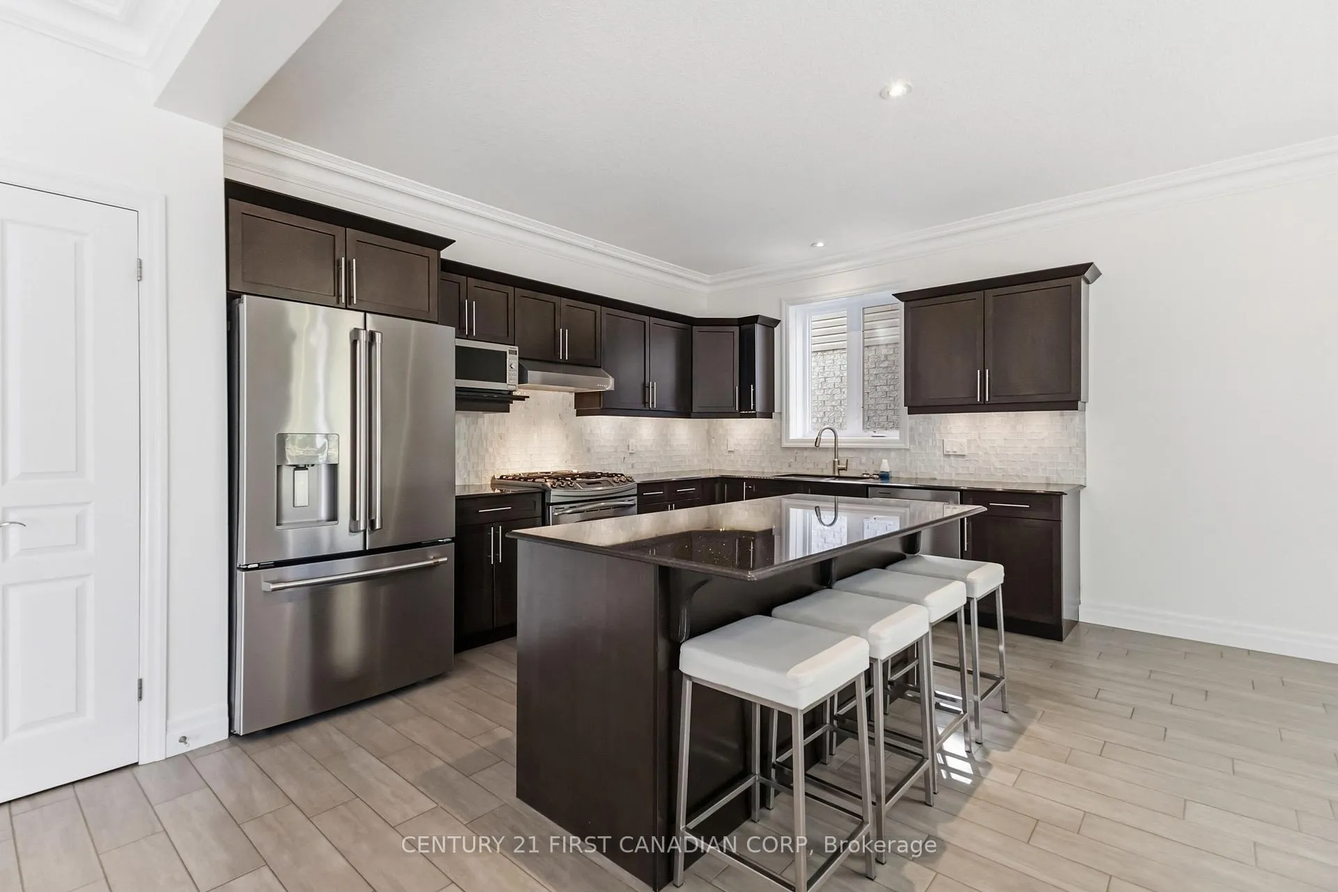 Photo 10 of 307 Portrush Place, London, North D — HOMEH