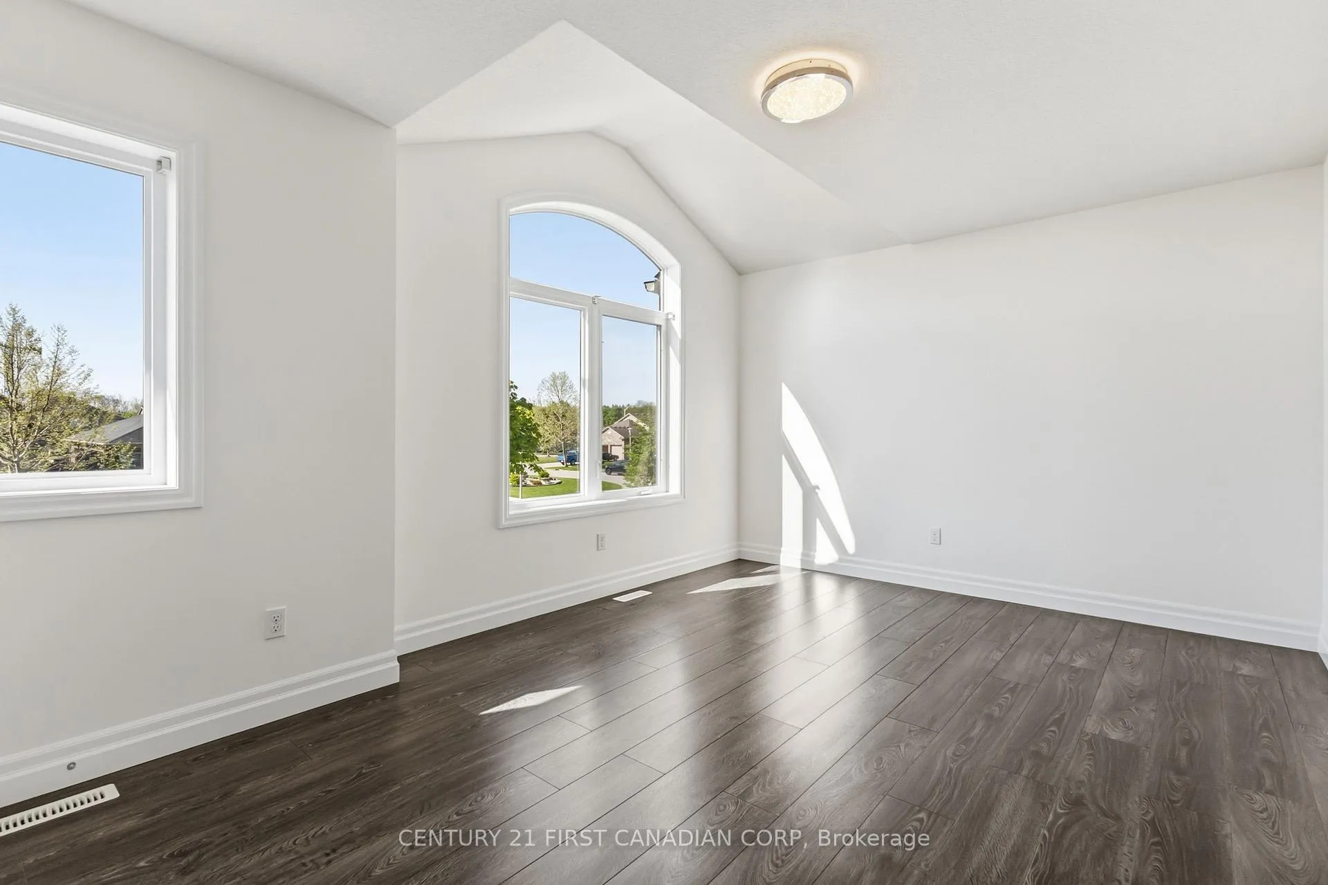 Photo 16 of 307 Portrush Place, London, North D — HOMEH