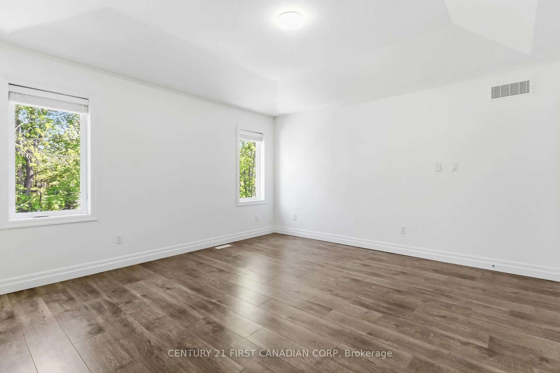Photo 19 of 307 Portrush Place, London, North D — HOMEH
