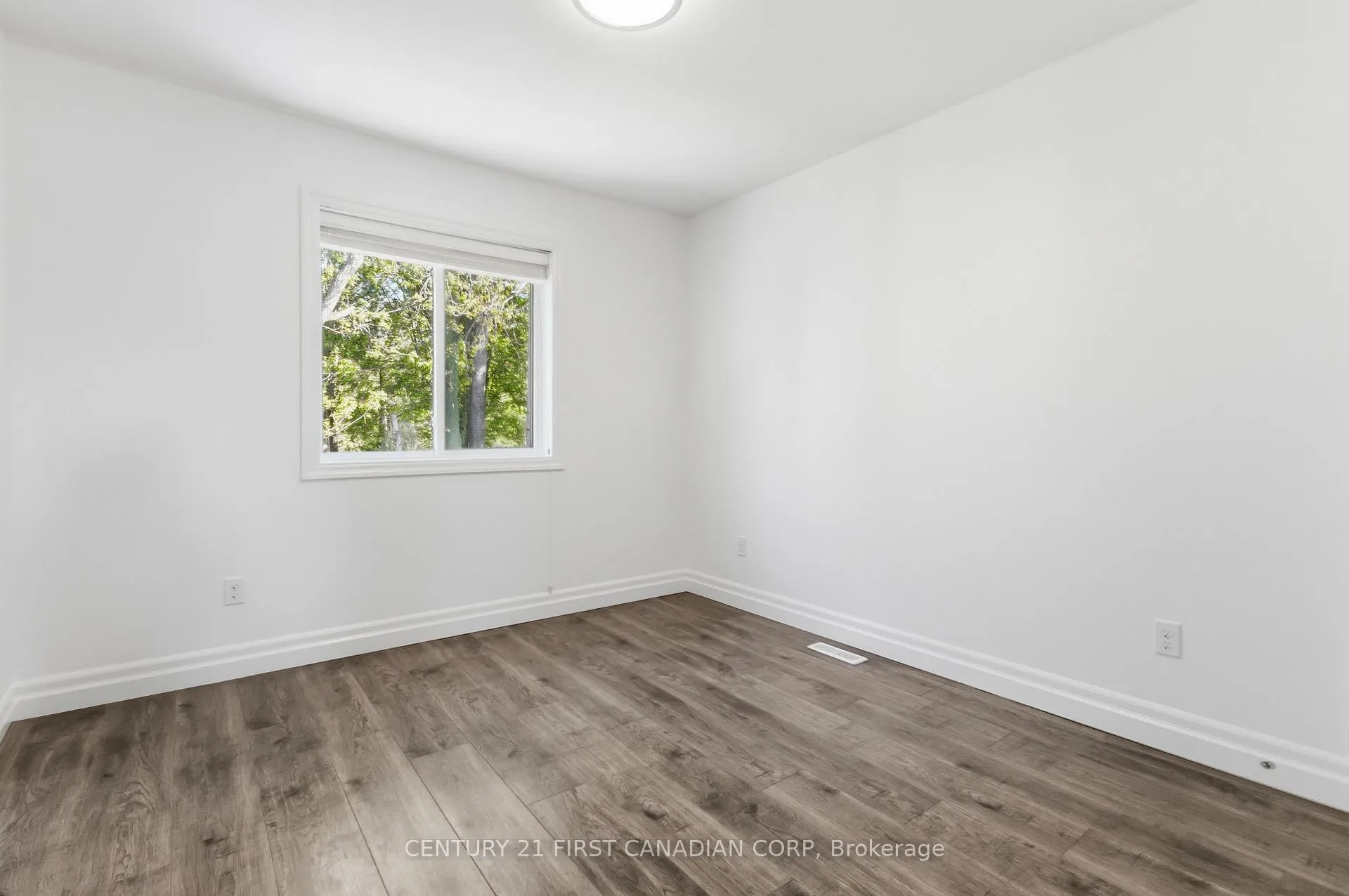 Photo 20 of 307 Portrush Place, London, North D — HOMEH