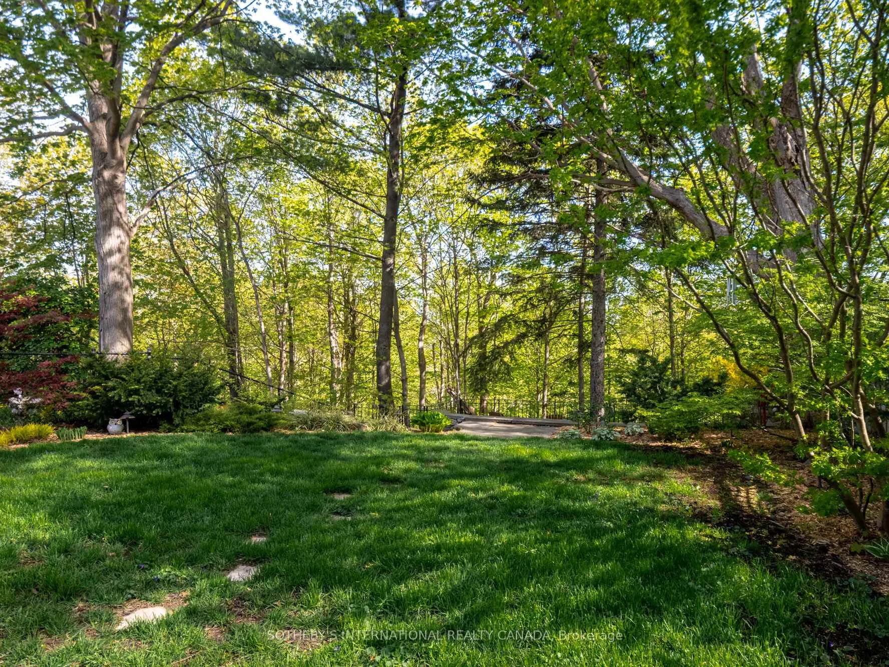 Photo 8 of 74 Four Oaks Gate, Toronto, East York — HOMEH