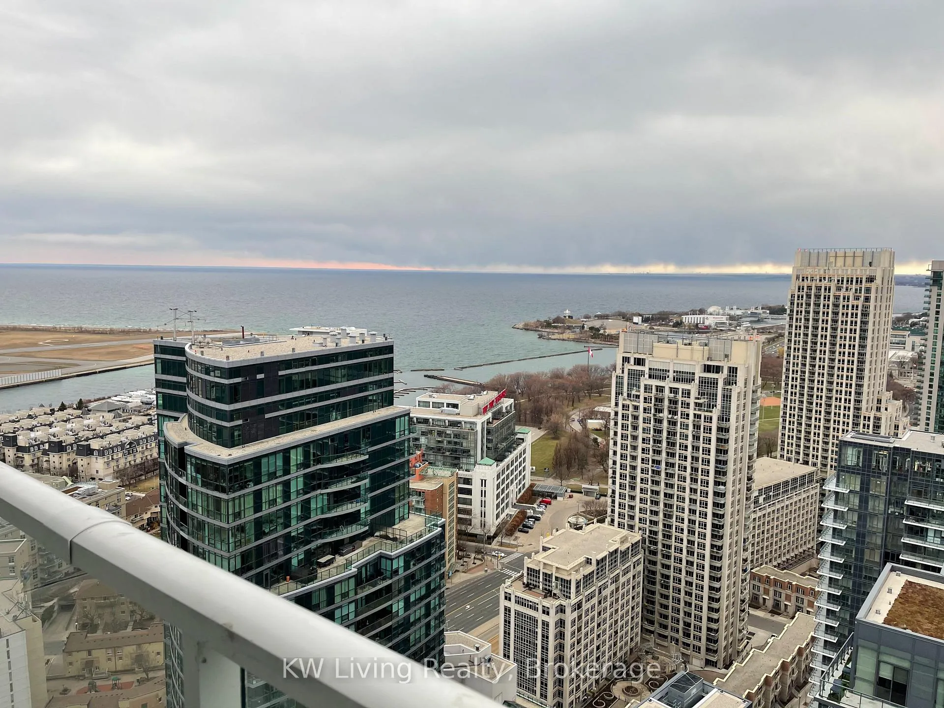 Photo 13 of Unit 4202, 19 Bathurst Street, Toronto, Waterfront Communities — HOMEH
