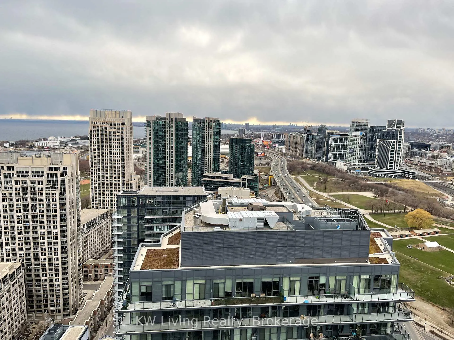 Photo 14 of Unit 4202, 19 Bathurst Street, Toronto, Waterfront Communities — HOMEH
