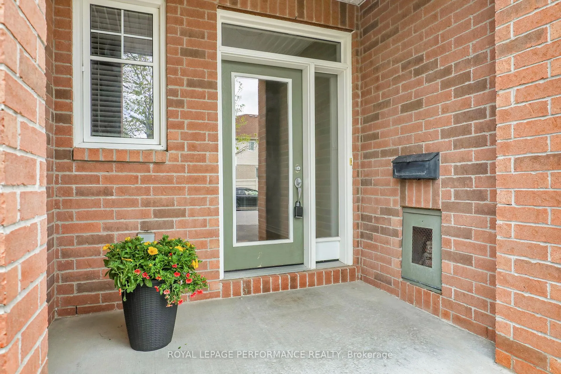 Photo 3 of 181 Bradwell Way, Ottawa, Blossom Park/Kemp Park/Findlay Creek — HOMEH