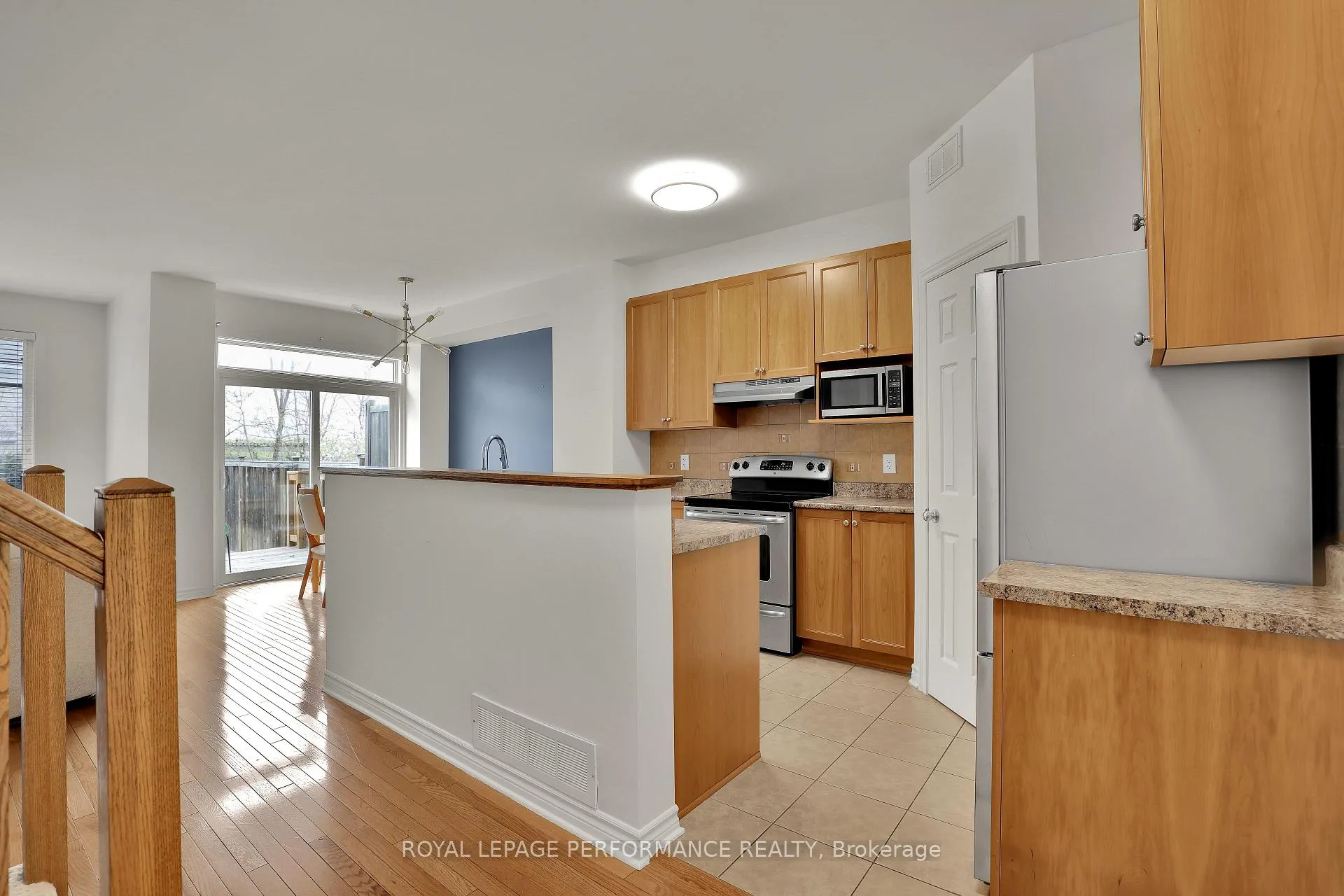 Photo 8 of 181 Bradwell Way, Ottawa, Blossom Park/Kemp Park/Findlay Creek — HOMEH
