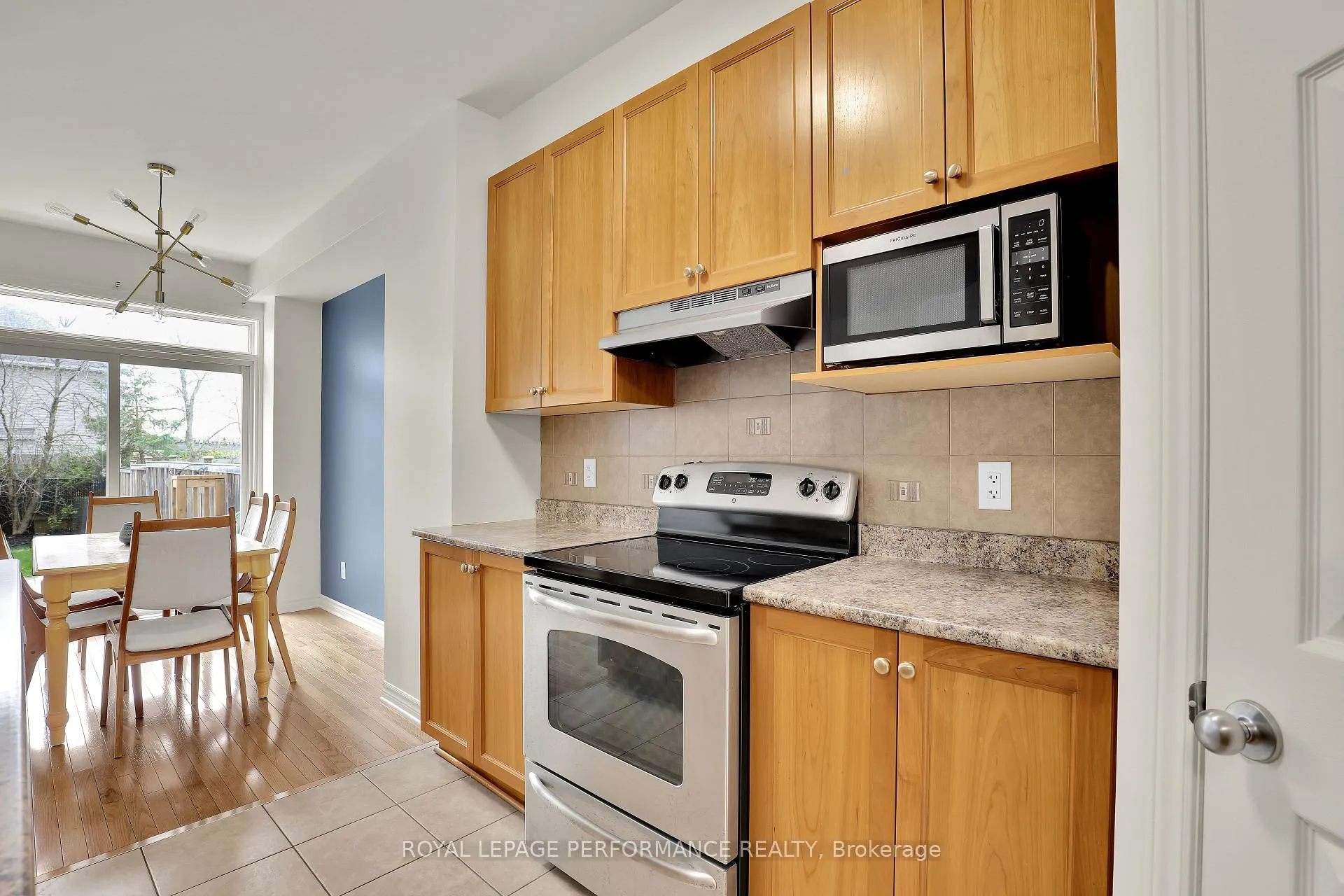 Photo 9 of 181 Bradwell Way, Ottawa, Blossom Park/Kemp Park/Findlay Creek — HOMEH
