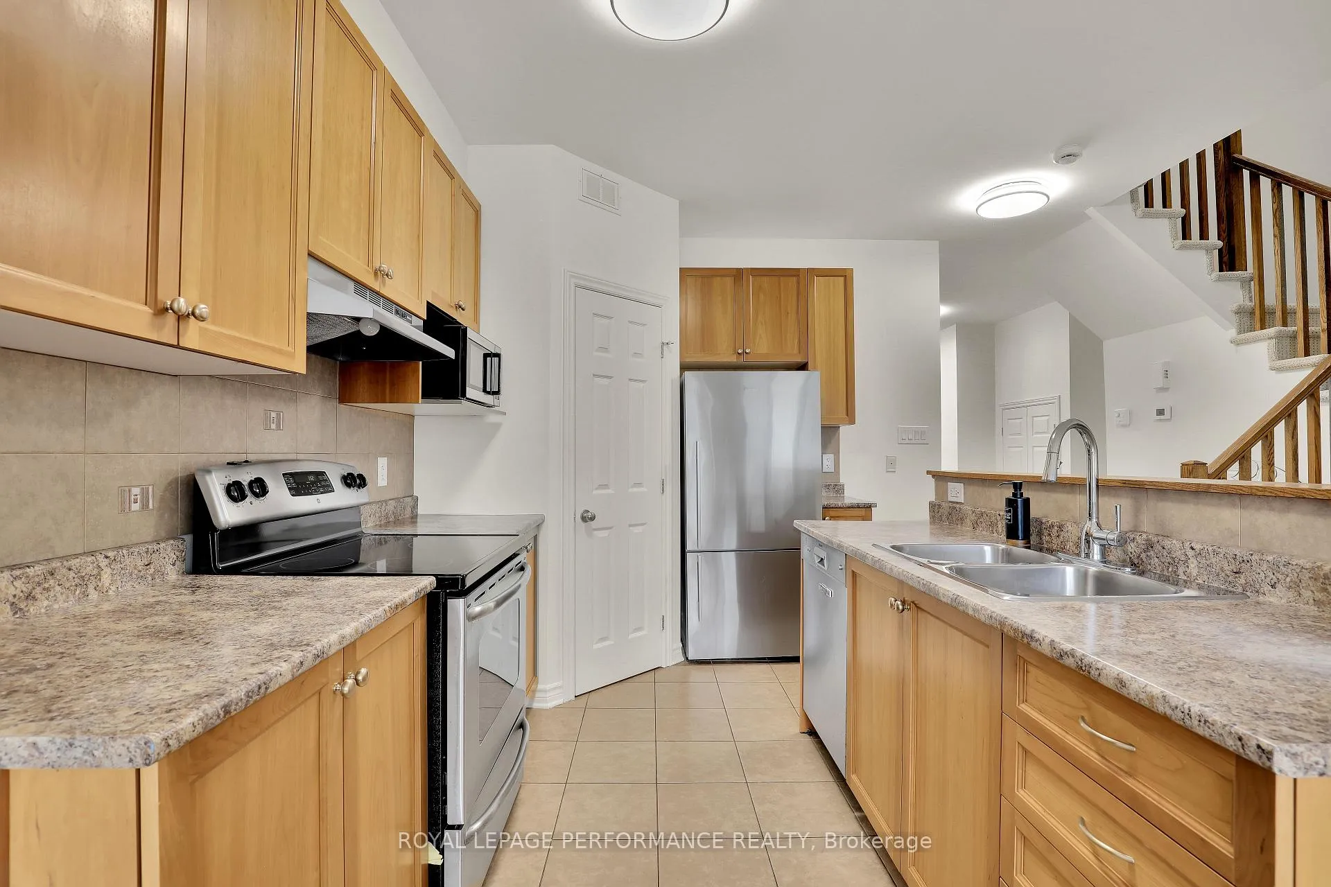 Photo 10 of 181 Bradwell Way, Ottawa, Blossom Park/Kemp Park/Findlay Creek — HOMEH