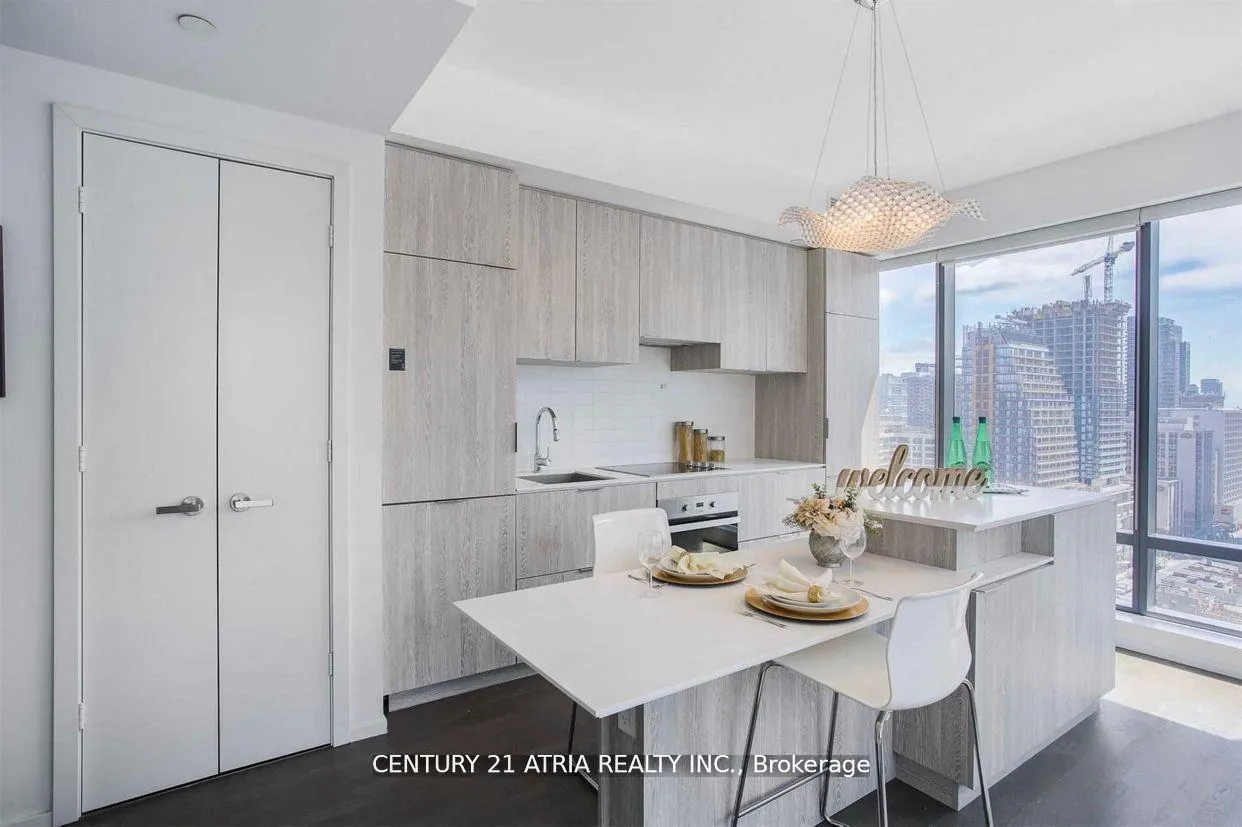 Photo 5 of Unit 1705, 5 St Joseph Street, Toronto, Bay Street Corridor — HOMEH