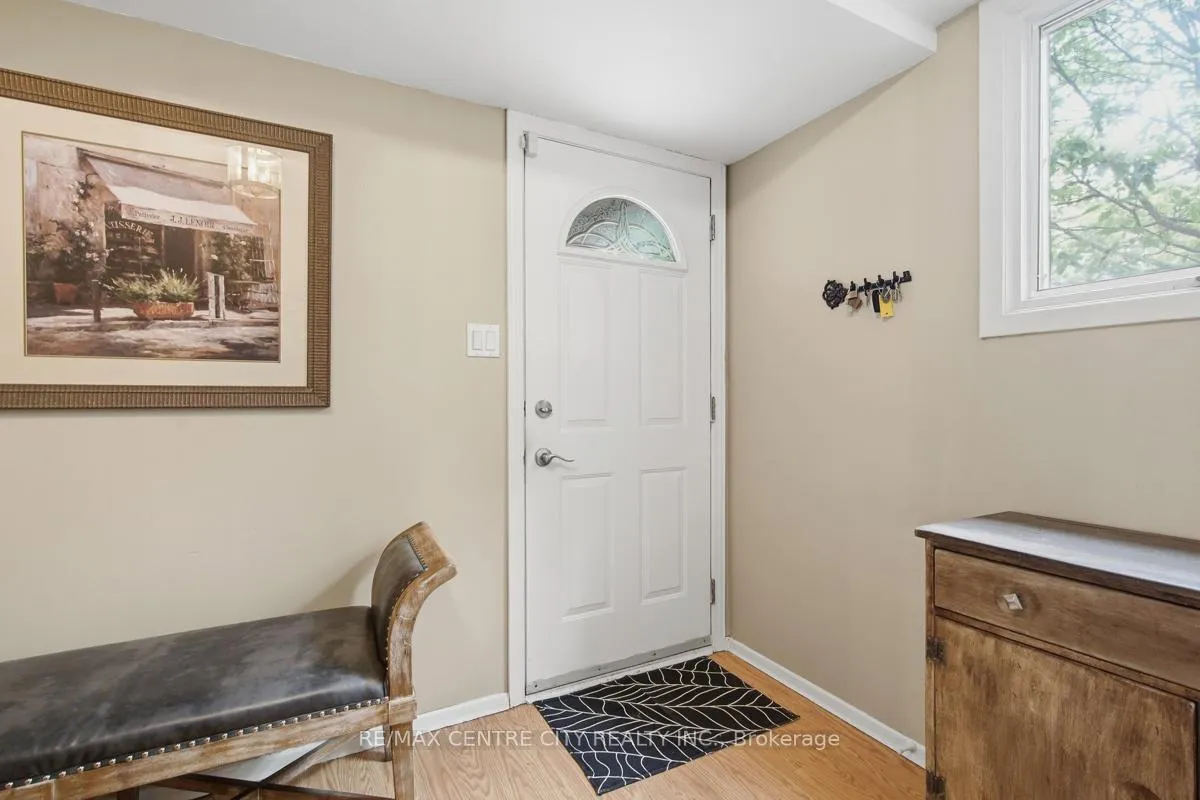 Photo 4 of 461 Everglade Crescent, London, North P — HOMEH