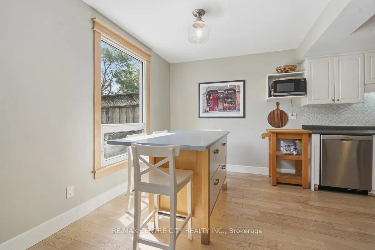 Photo 16 of 461 Everglade Crescent, London, North P — HOMEH