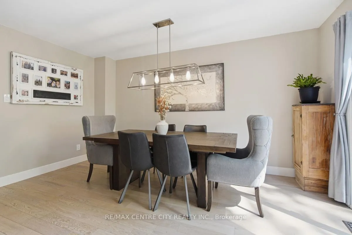 Photo 17 of 461 Everglade Crescent, London, North P — HOMEH