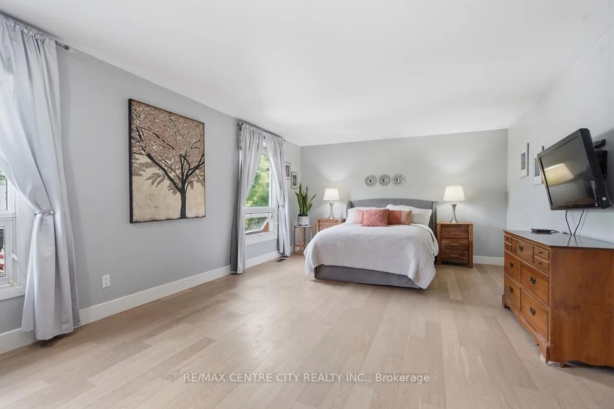 Photo 21 of 461 Everglade Crescent, London, North P — HOMEH
