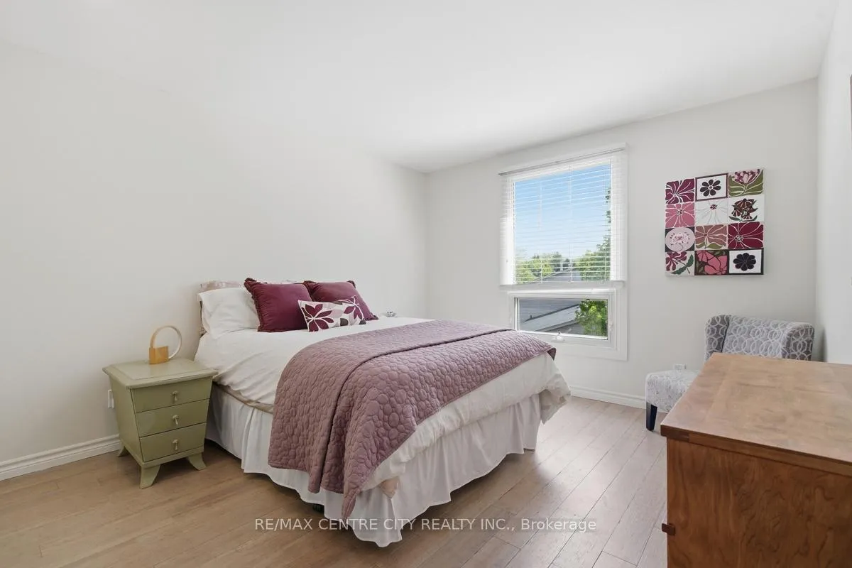 Photo 23 of 461 Everglade Crescent, London, North P — HOMEH