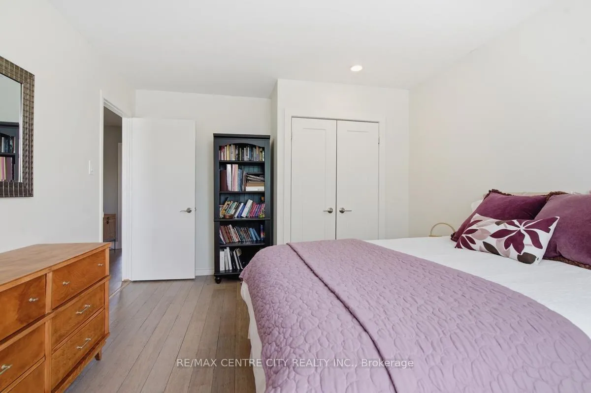 Photo 24 of 461 Everglade Crescent, London, North P — HOMEH