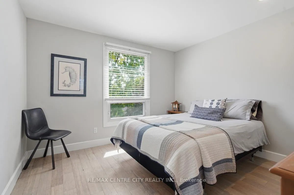 Photo 25 of 461 Everglade Crescent, London, North P — HOMEH