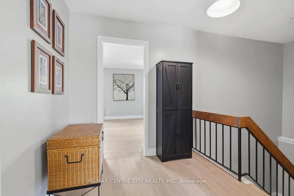 Photo 29 of 461 Everglade Crescent, London, North P — HOMEH