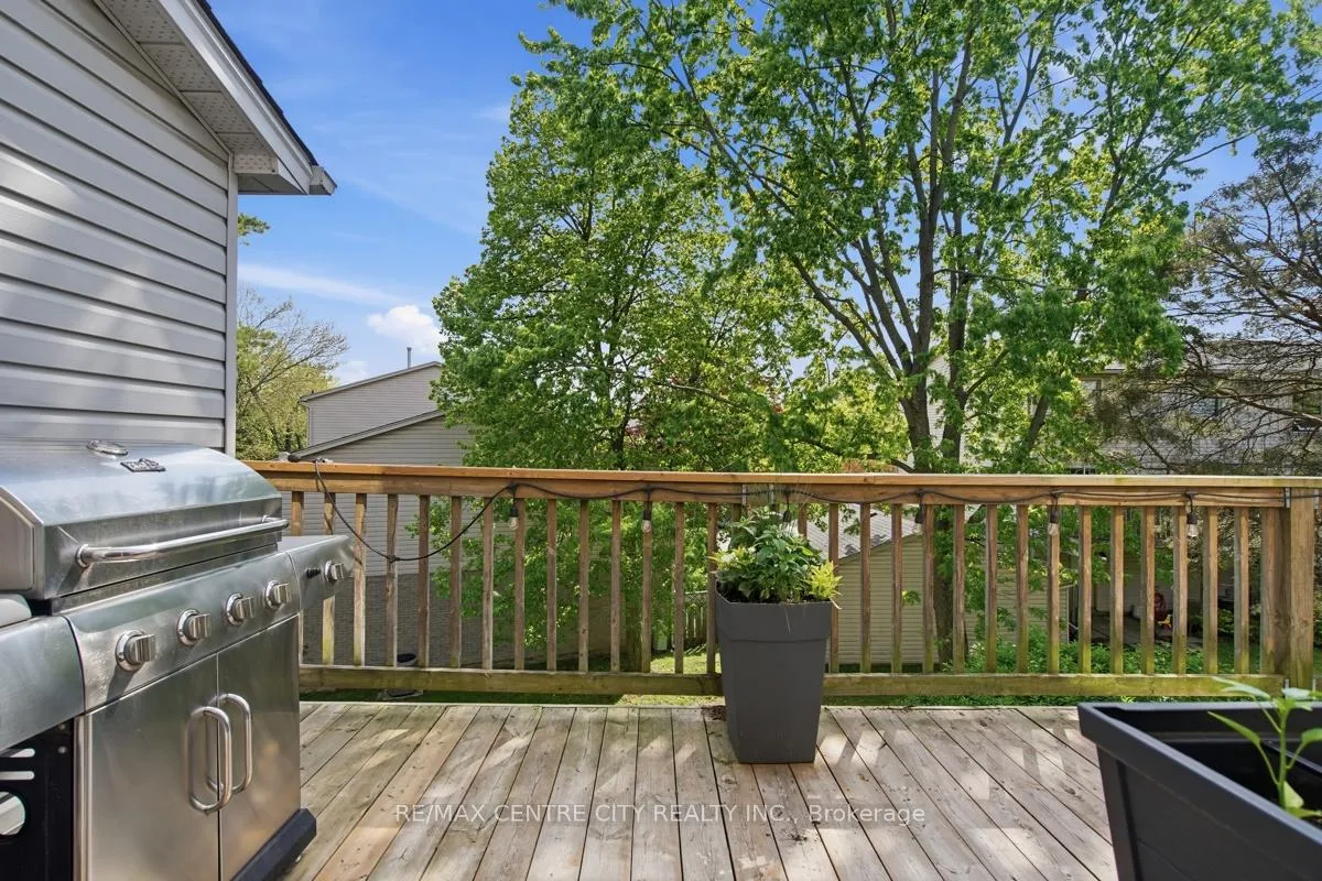 Photo 30 of 461 Everglade Crescent, London, North P — HOMEH