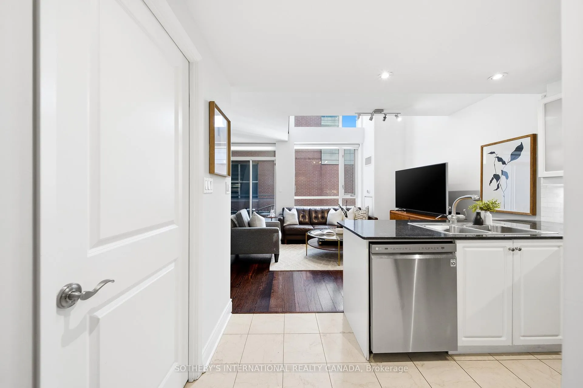 Photo 2 of Unit 1507, 80 Cumberland Street, Toronto, The Annex — HOMEH